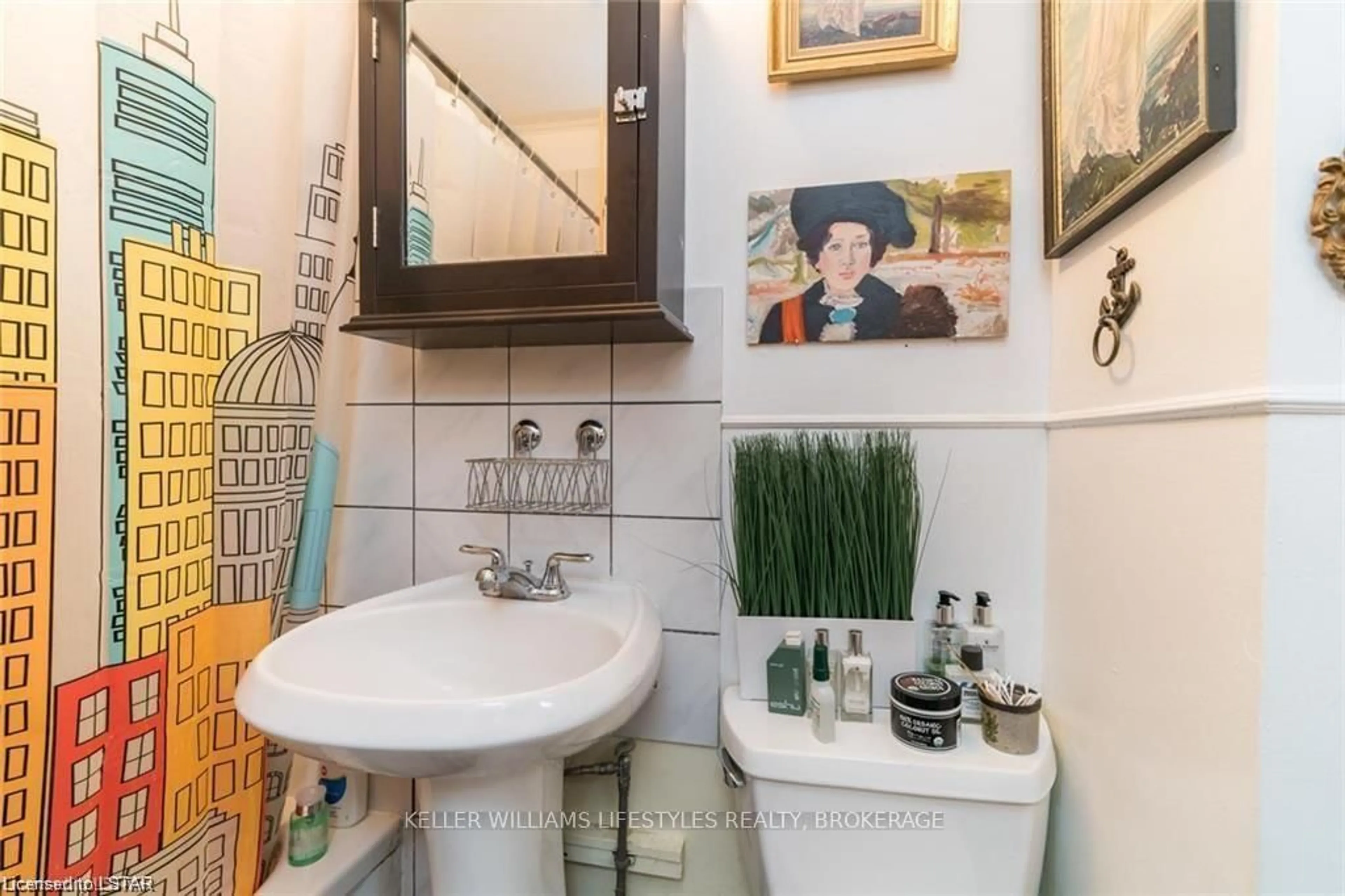 Standard bathroom, ceramic/tile floor for 492 EMERY St, London South Ontario N6C 2E8