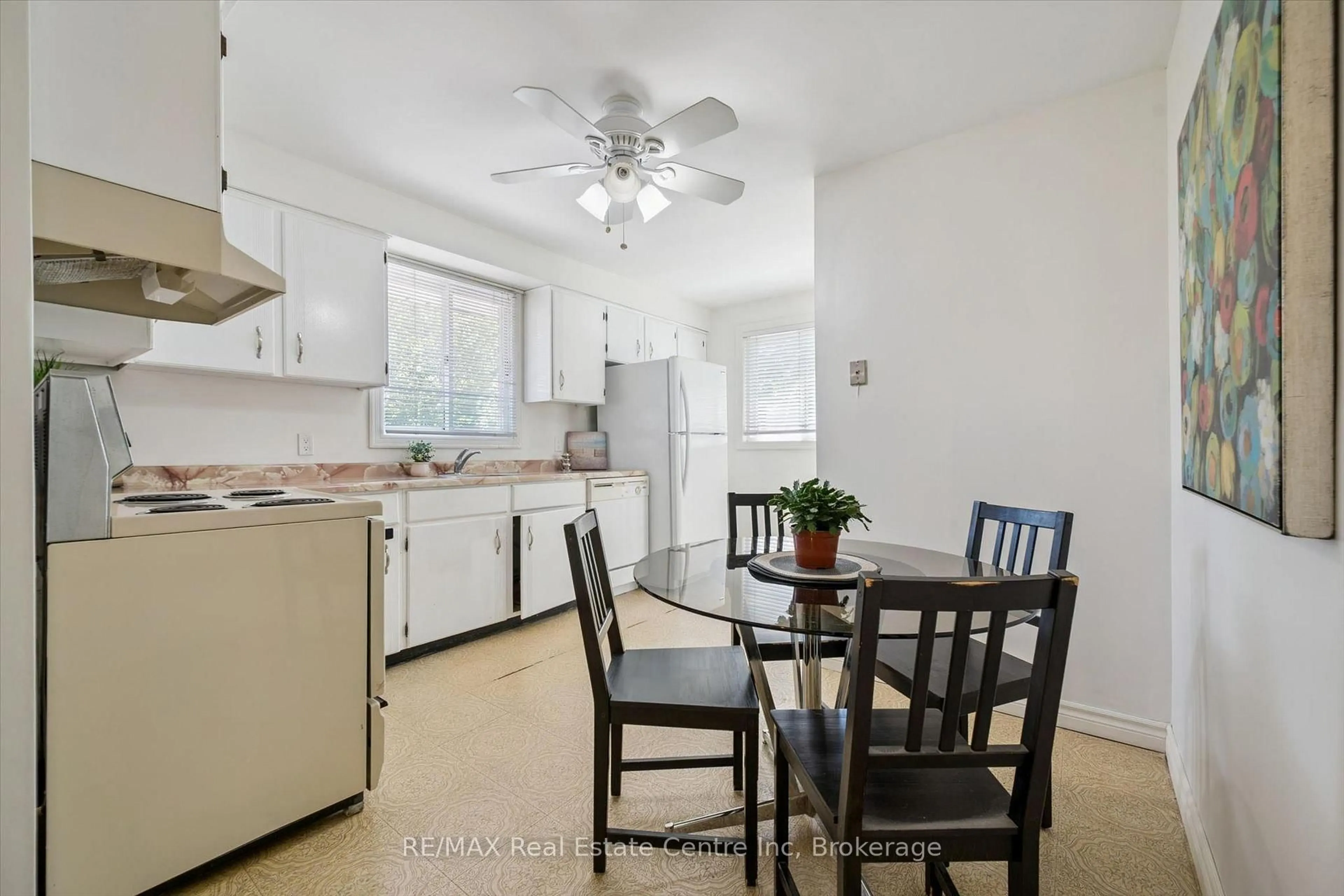 Standard kitchen, unknown for 95 MOUNTFORD Dr, Guelph Ontario N1E 6E7