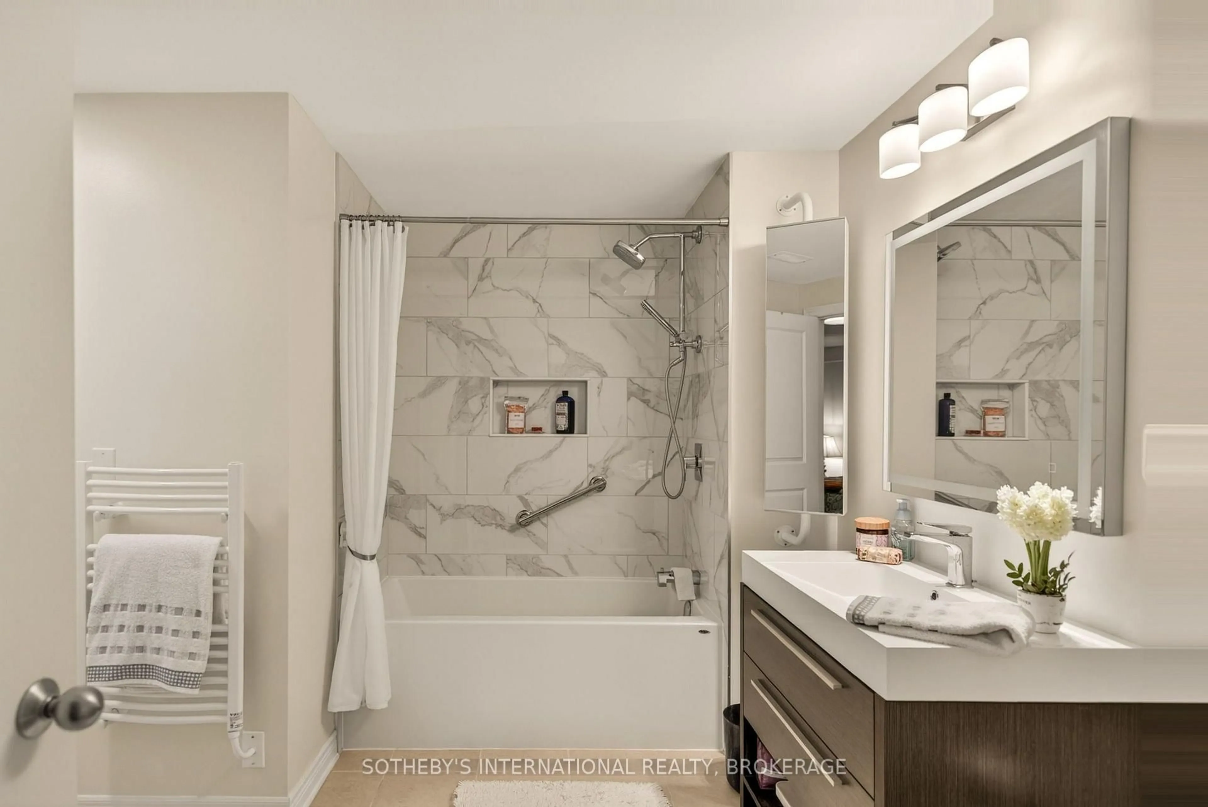 Contemporary bathroom, ceramic/tile floor for 51 Brock St, Niagara-on-the-Lake Ontario L0S 1J0