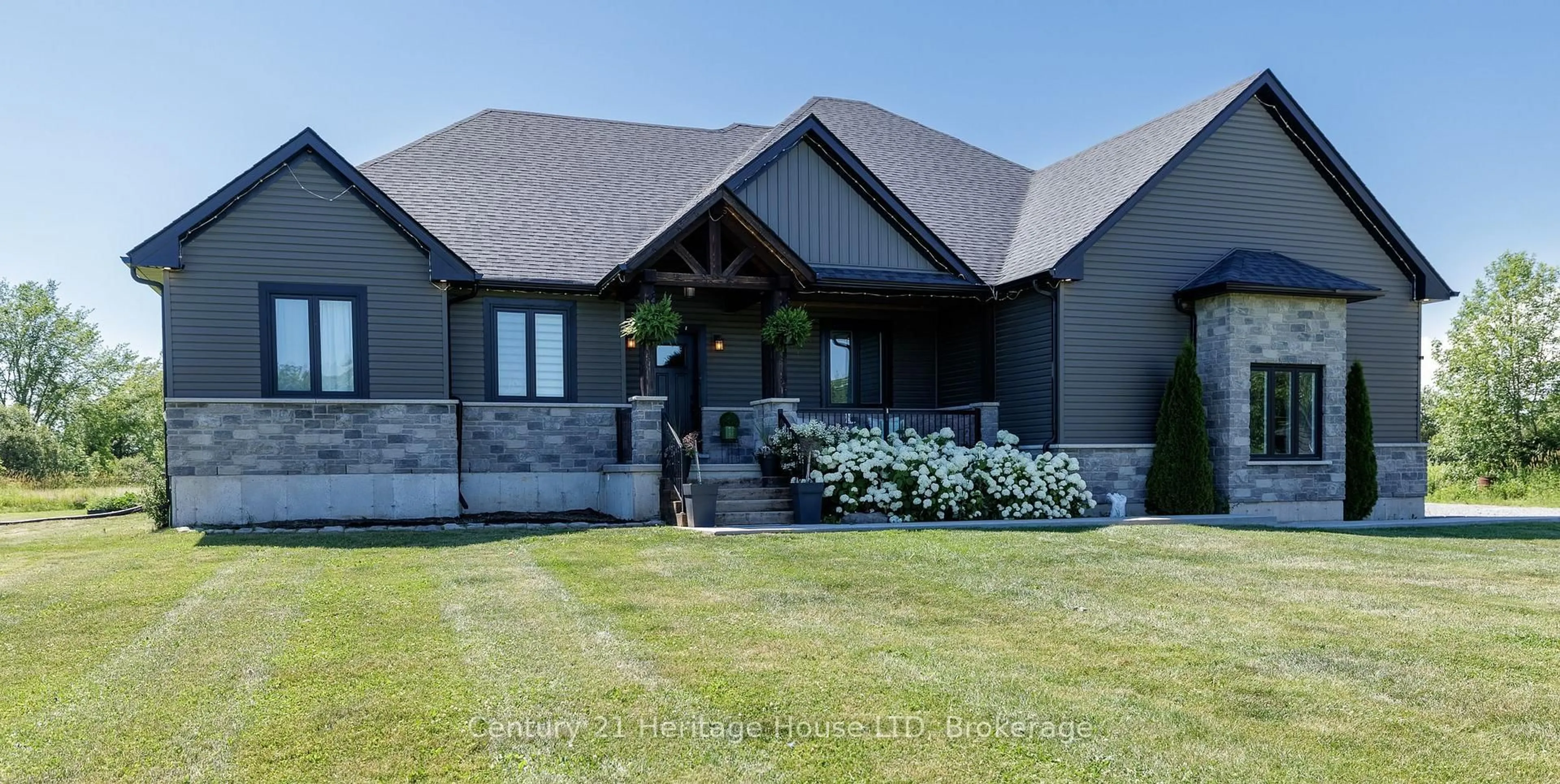 Home with brick exterior material, building for 856 Lorraine Rd, Port Colborne Ontario L3K 5V5