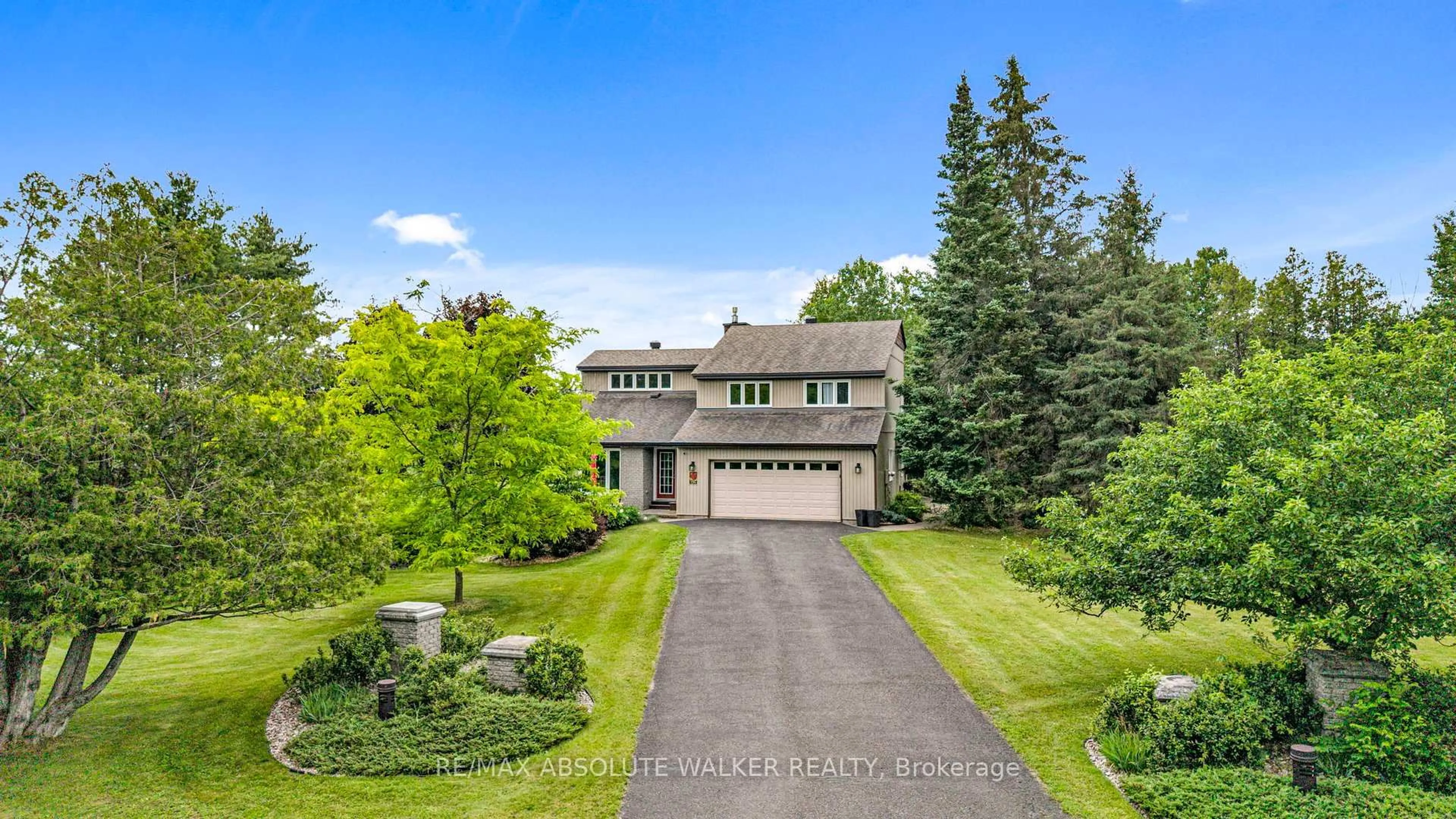 A pic from outside/outdoor area/front of a property/back of a property/a pic from drone, street for 194 Wagon Dr, Ottawa Ontario K0A 1T0