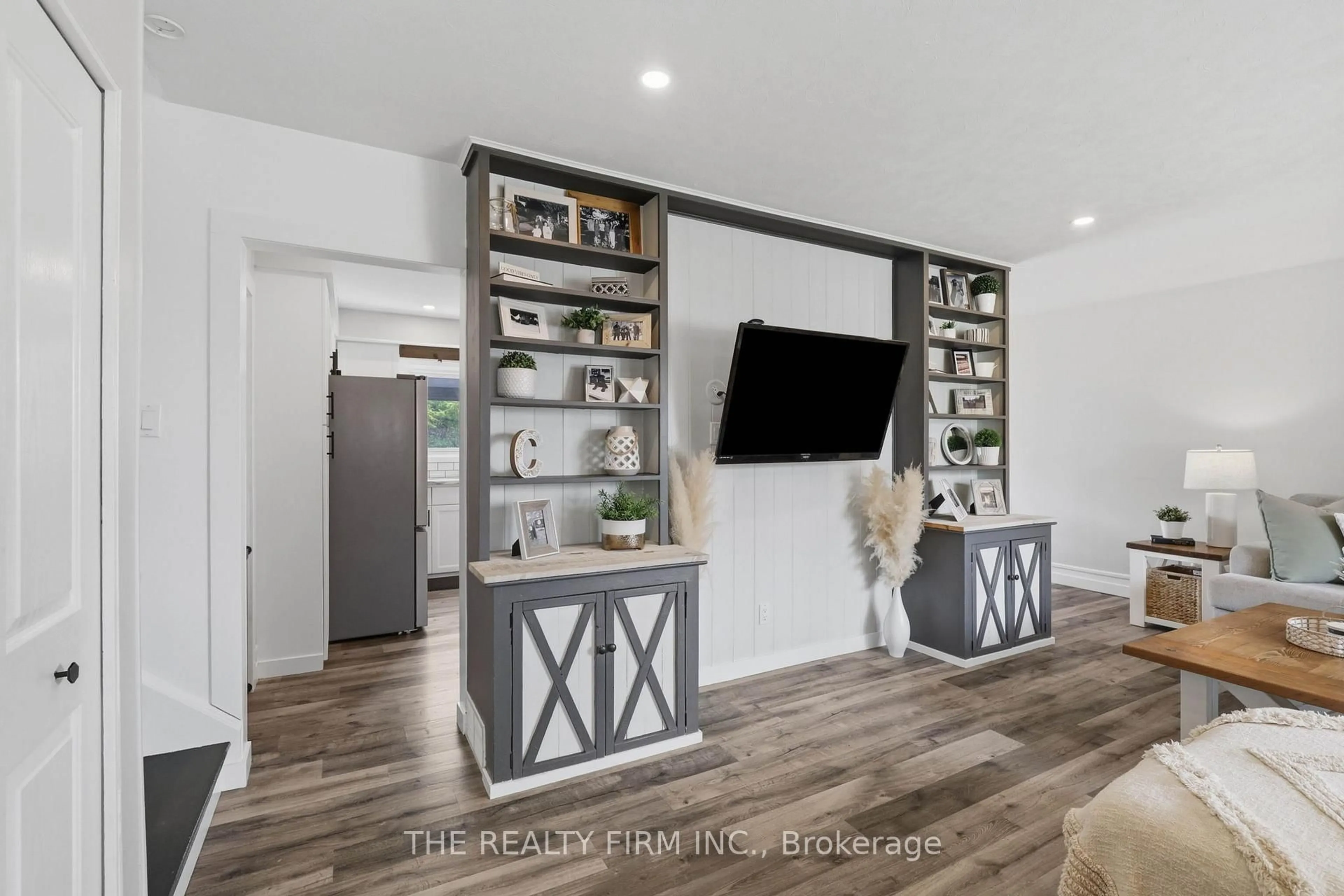 Open concept kitchen, unknown for 162 Oakwood Dr, Thames Centre Ontario N0L 1G3