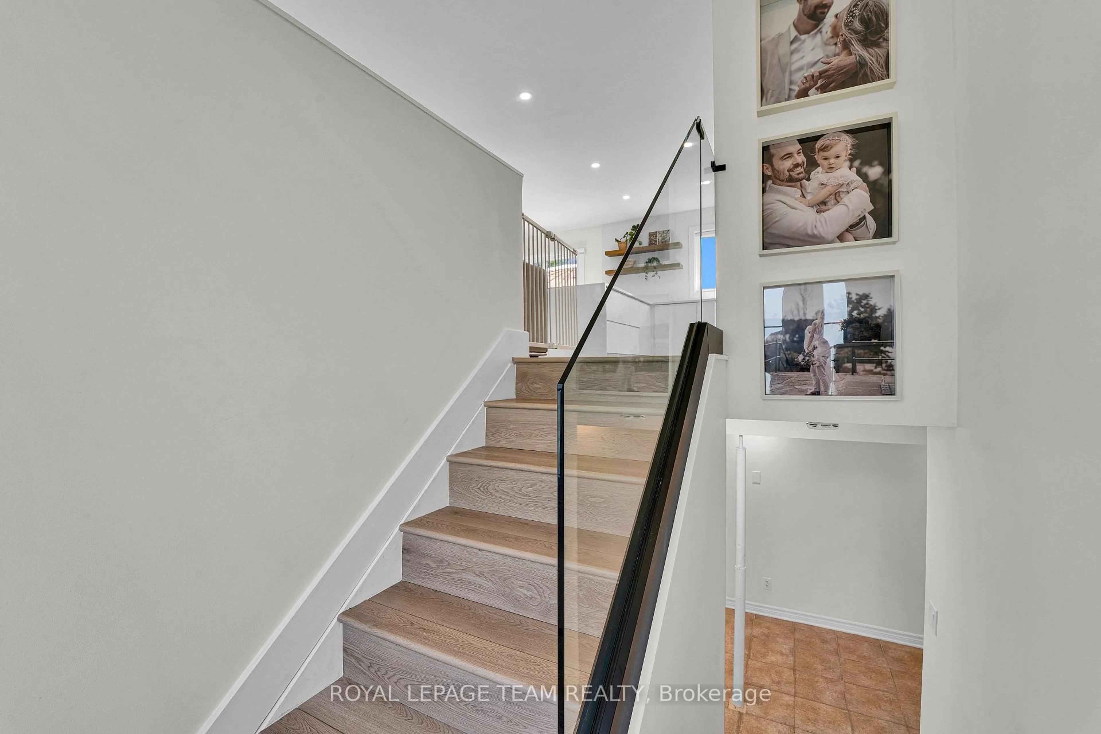 Stairs for 2584 Stagecoach Rd, Osgoode Ontario K0A 2W0