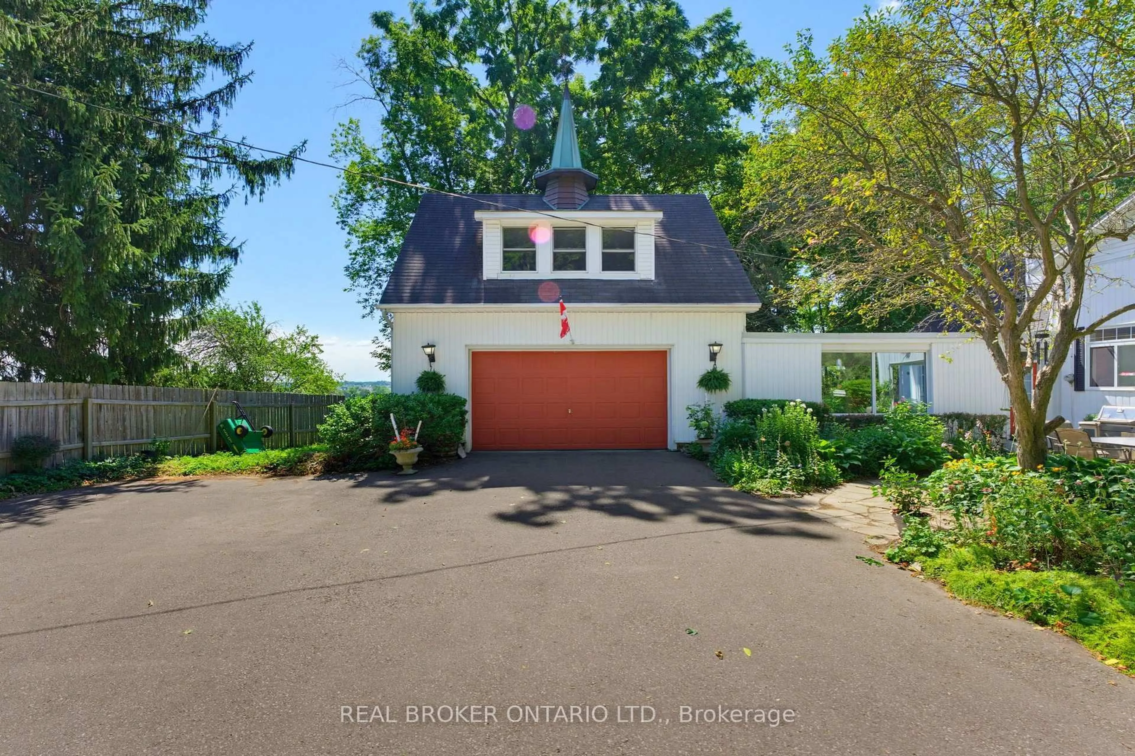 A pic from outside/outdoor area/front of a property/back of a property/a pic from drone, water/lake/river/ocean view for 24 Pleasant Ridge Rd, Brantford Ontario N3T 5L5