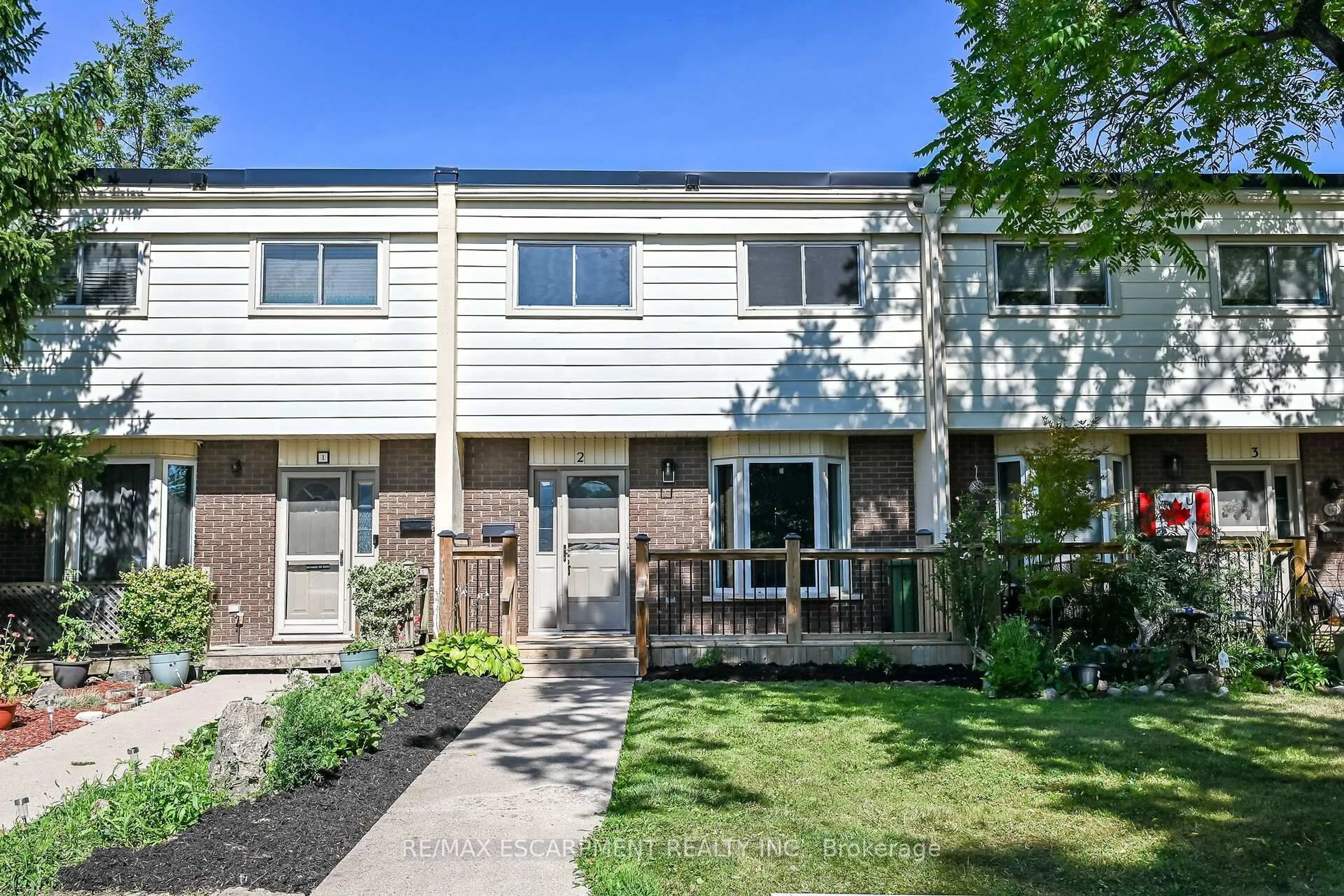 A pic from outside/outdoor area/front of a property/back of a property/a pic from drone, street for 199 YORK Rd #2, Hamilton Ontario L9H 1M9