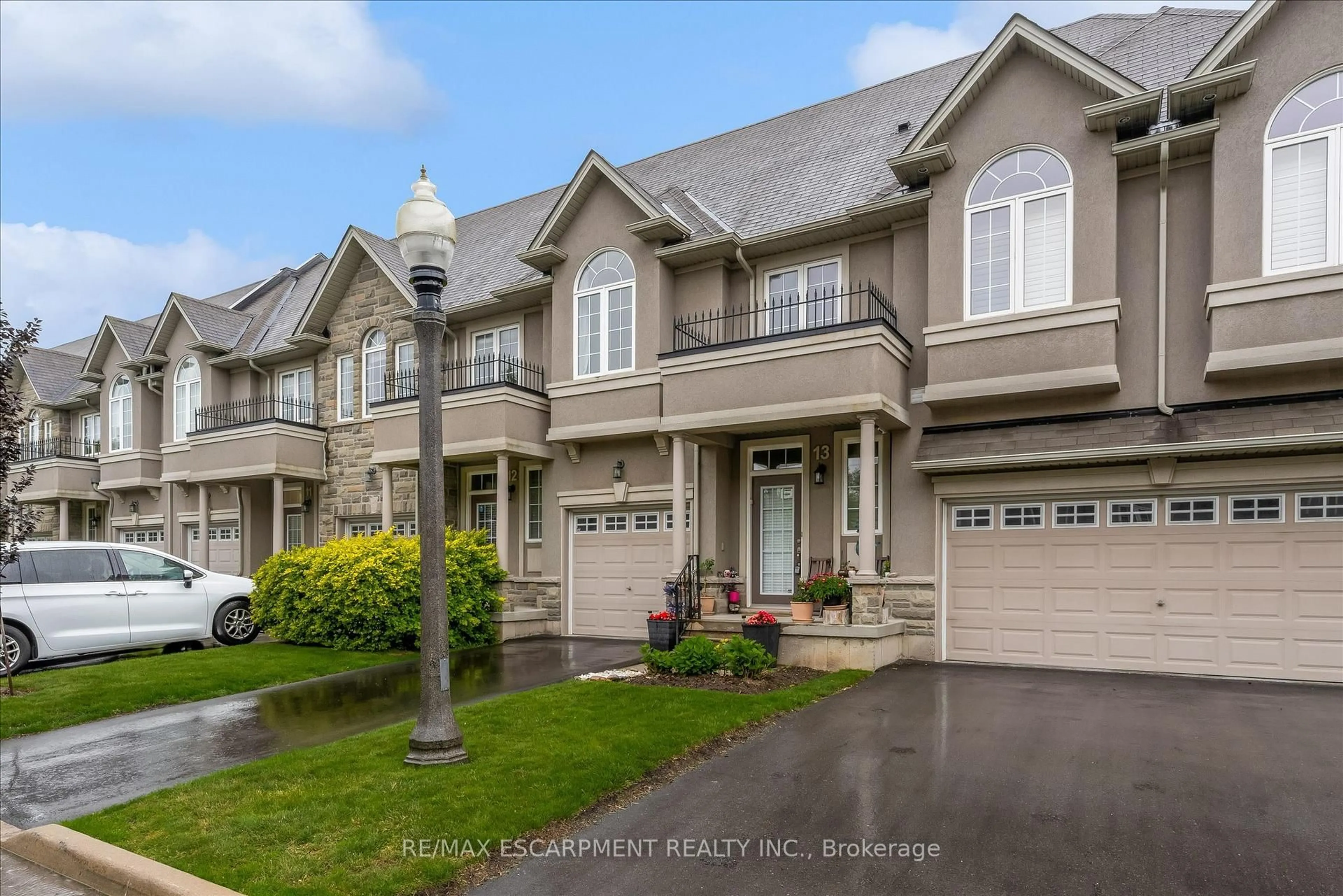 Home with vinyl exterior material, street for 370 Stonehenge Dr #13, Hamilton Ontario L9K 0H9