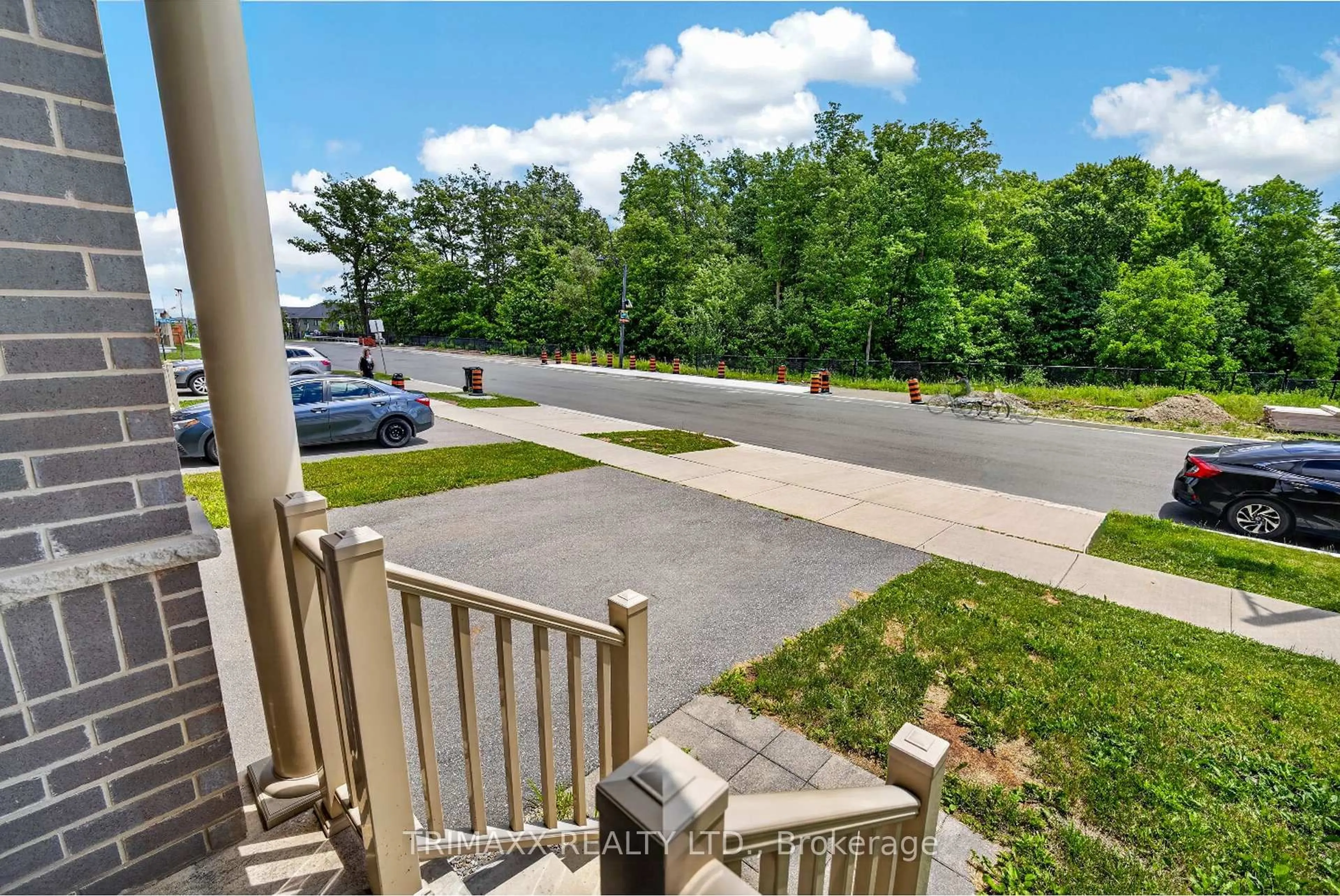 A pic from outside/outdoor area/front of a property/back of a property/a pic from drone, street for 104 Tartan Ave, Kitchener Ontario N2R 1R7