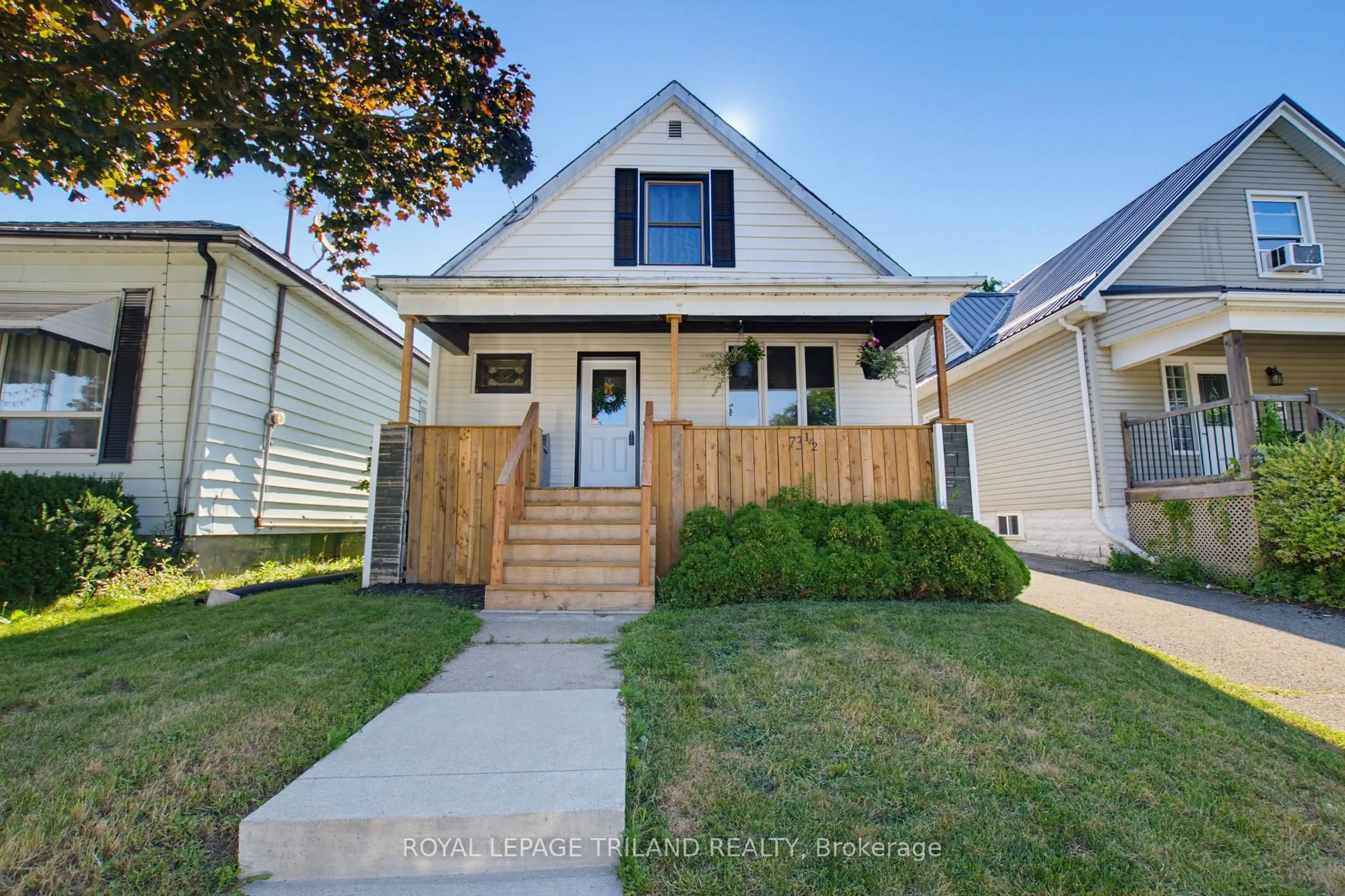 Home with vinyl exterior material, street for 73 Hughes St, St. Thomas Ontario N5P 2Y7