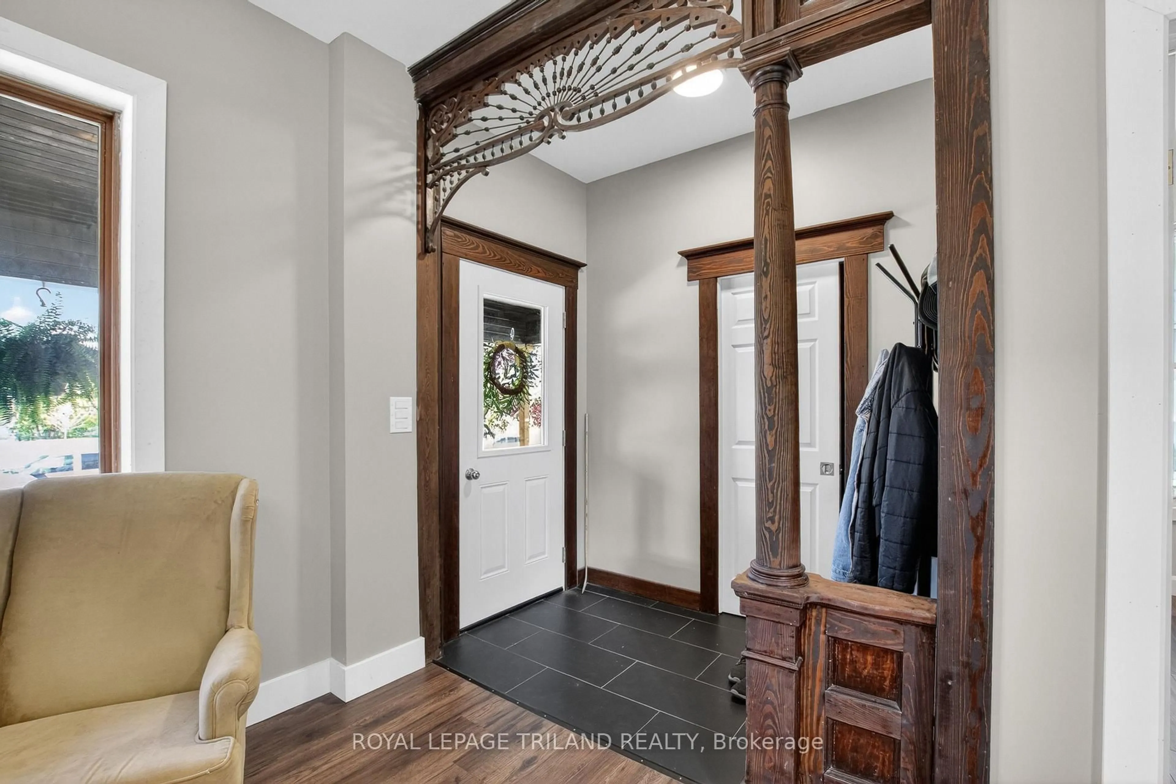 Indoor entryway for 73 Hughes St, St. Thomas Ontario N5P 2Y7