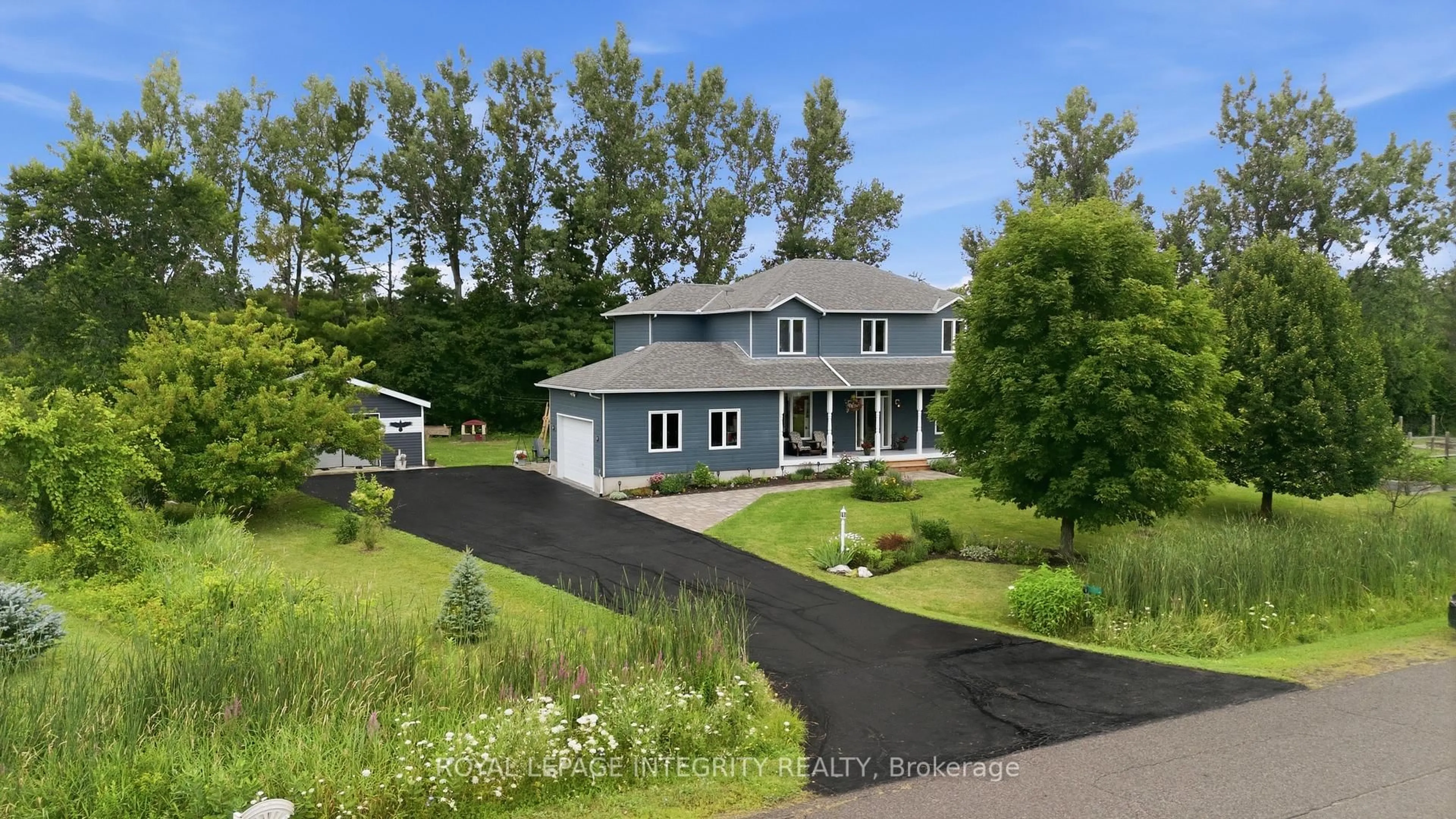 A pic from outside/outdoor area/front of a property/back of a property/a pic from drone, street for 281 Frome St, Fitzroy Harbour Ontario K0A 1X0