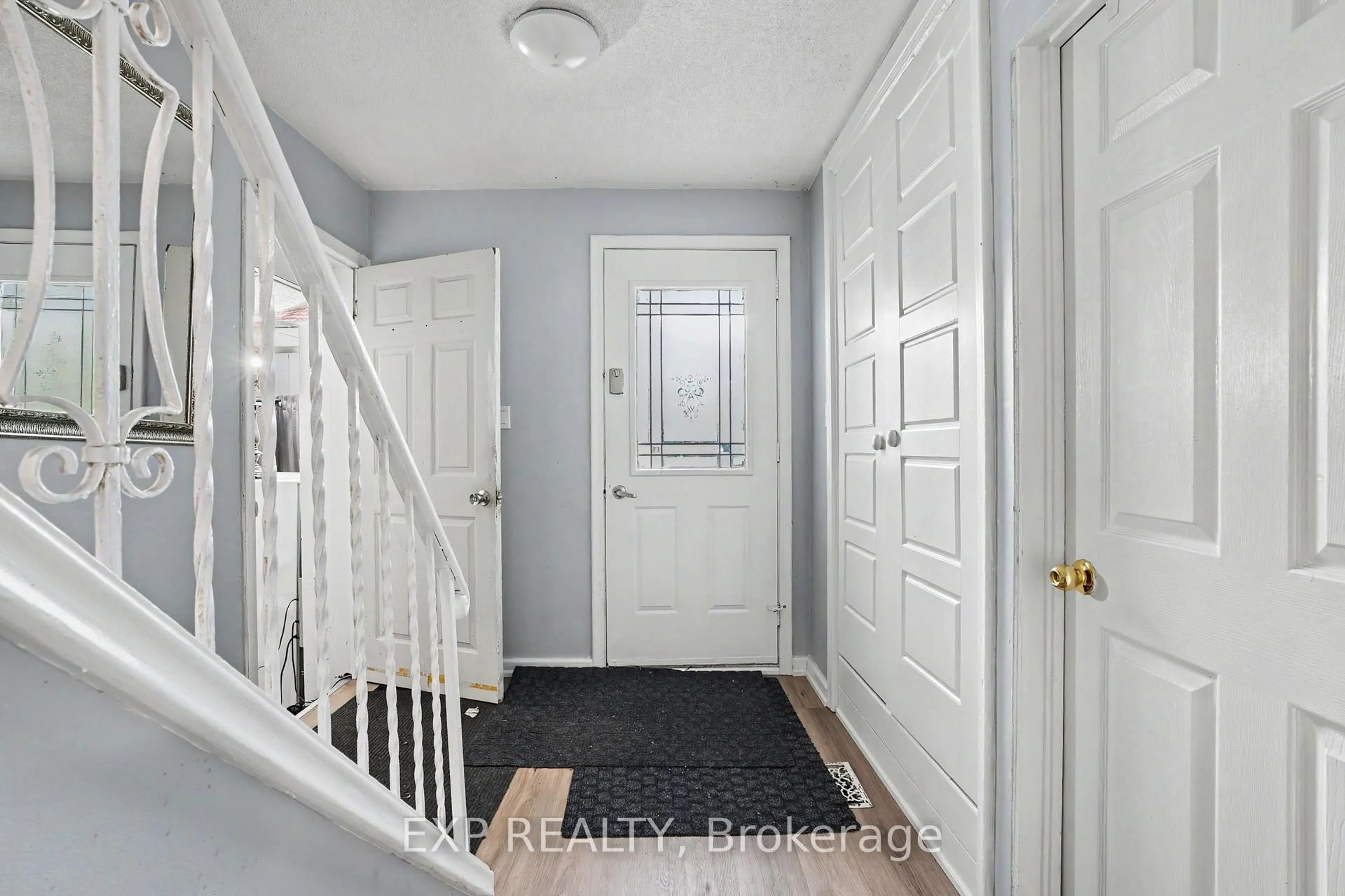 Indoor entryway for 47 Bowman St, Hamilton Ontario L8S 2T5