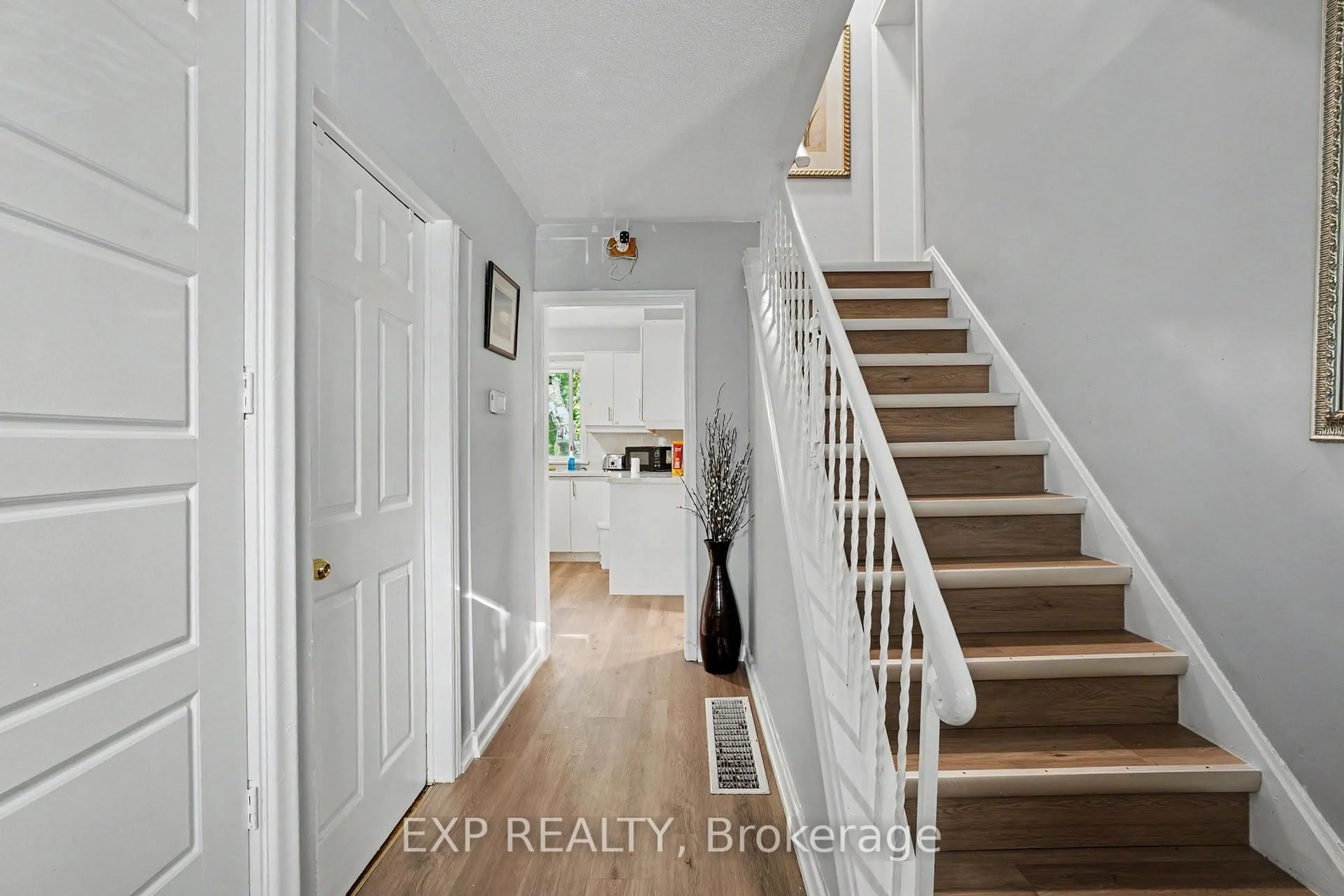 Indoor entryway for 47 Bowman St, Hamilton Ontario L8S 2T5