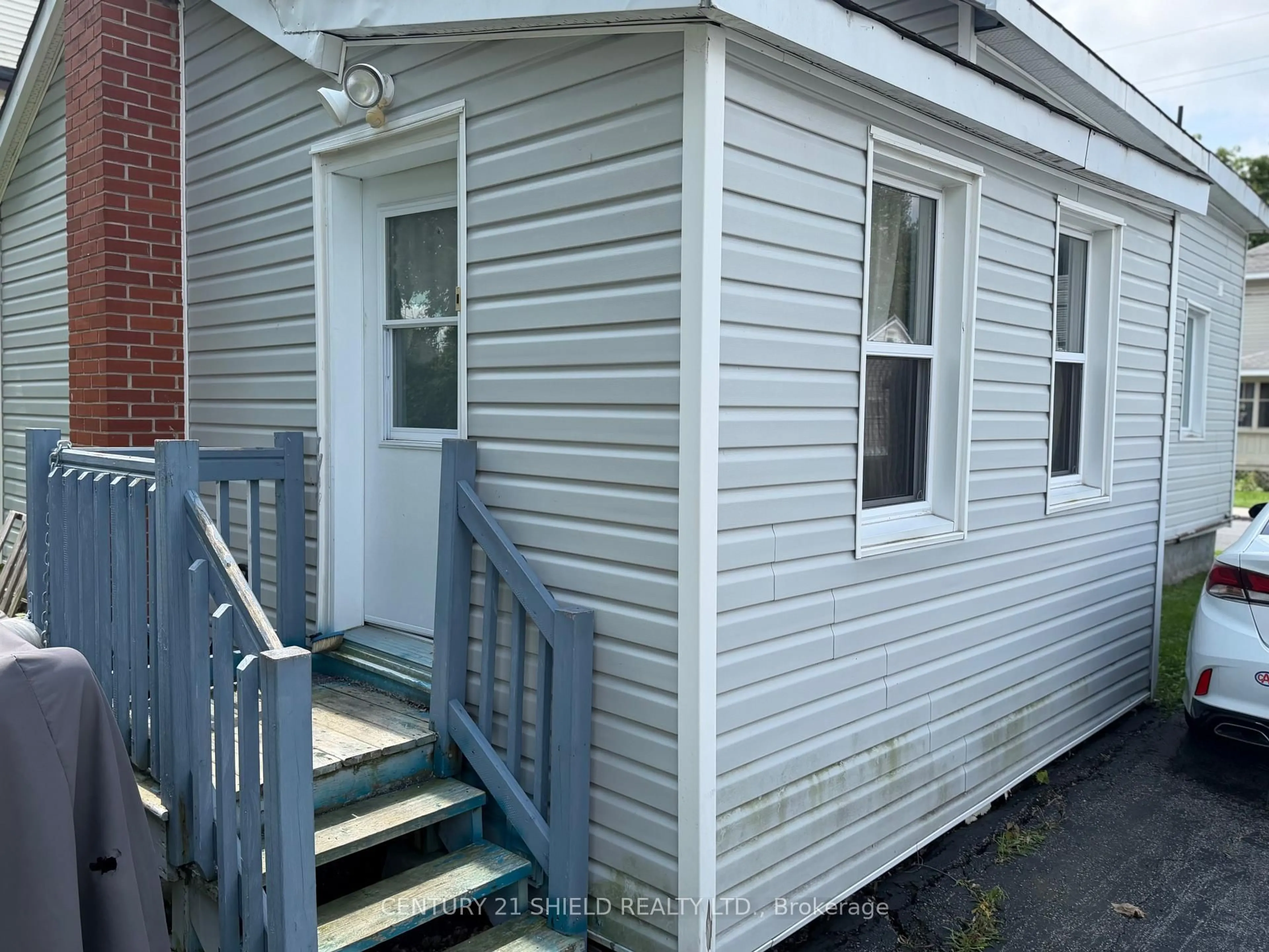 Home with vinyl exterior material, street for 419 Bedford St, Cornwall Ontario K6J 4C7