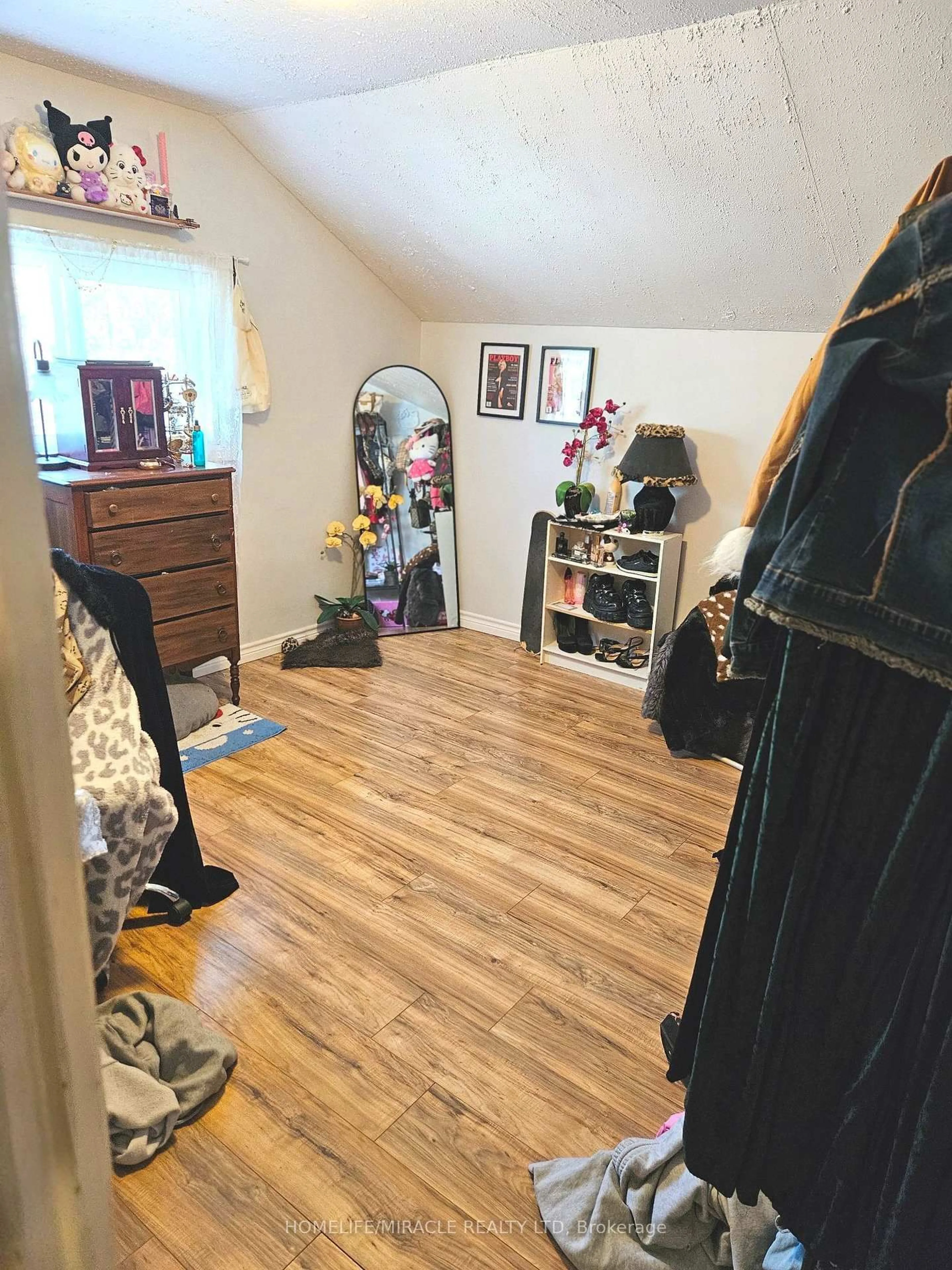A pic of a room for 632 Union St, Peterborough Ontario K9H 3V5