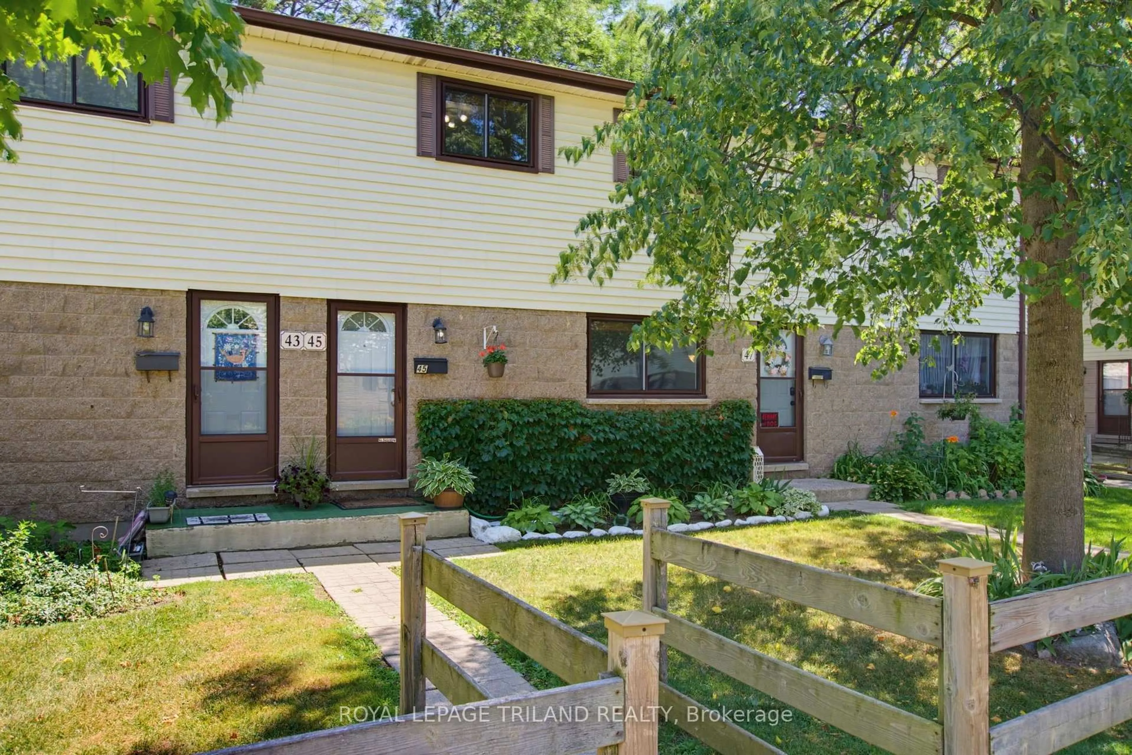 Unknown for 825 DUNDALK Dr #45, London South Ontario N6C 3V6