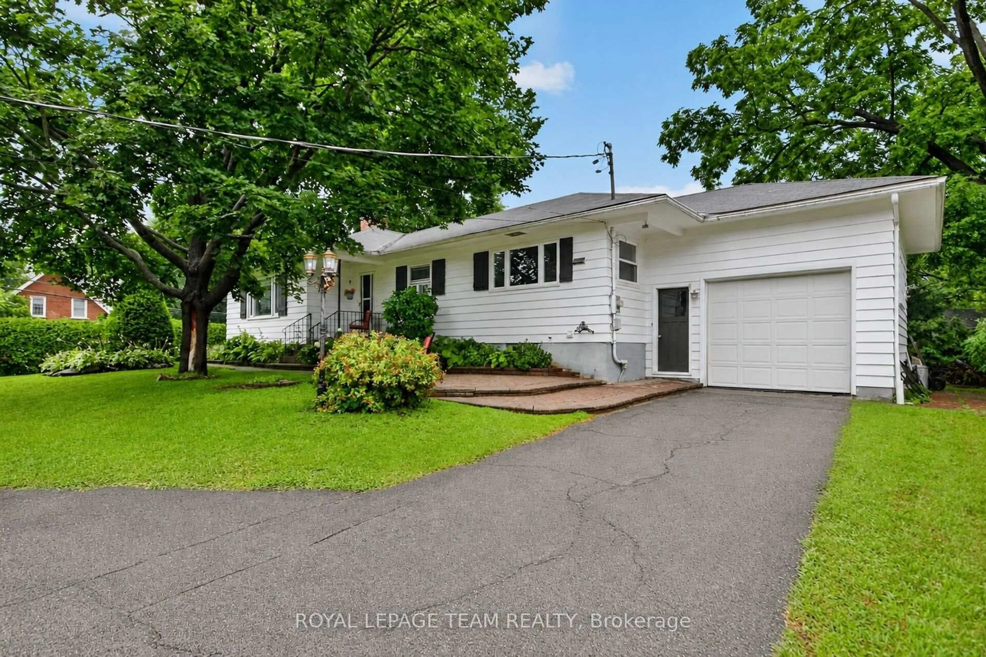 Unknown for 1003 St. Peter St, Ottawa Ontario K4C 1A4