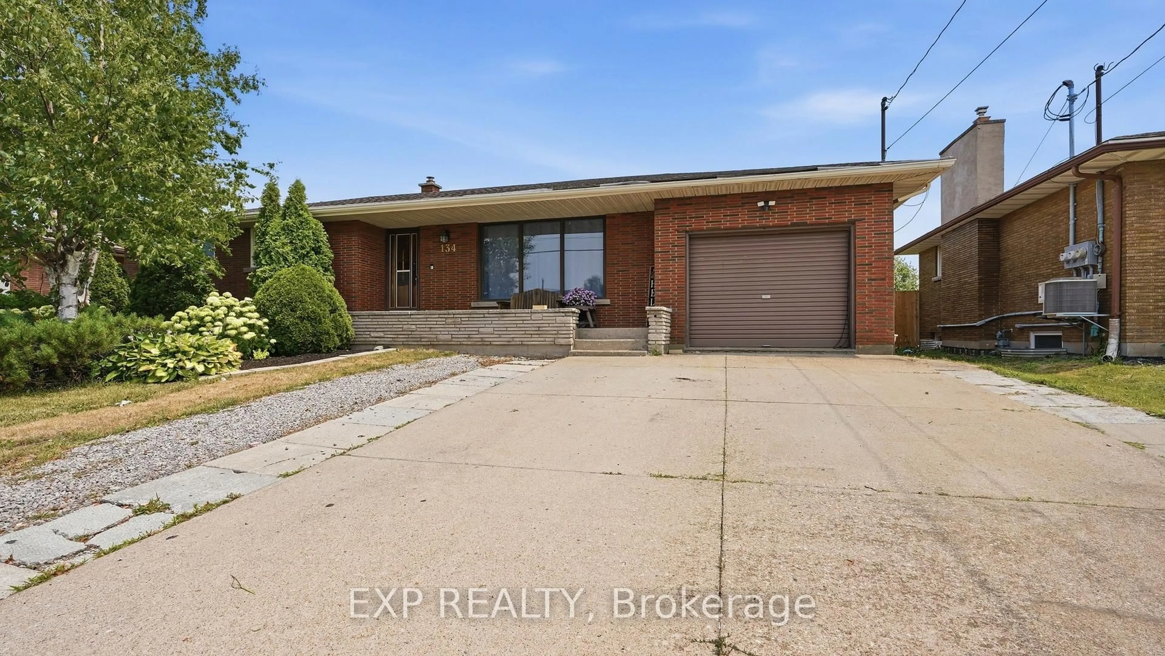 Home with brick exterior material, water/lake/river/ocean view for 134 Wellington St, Welland Ontario L3B 1B3
