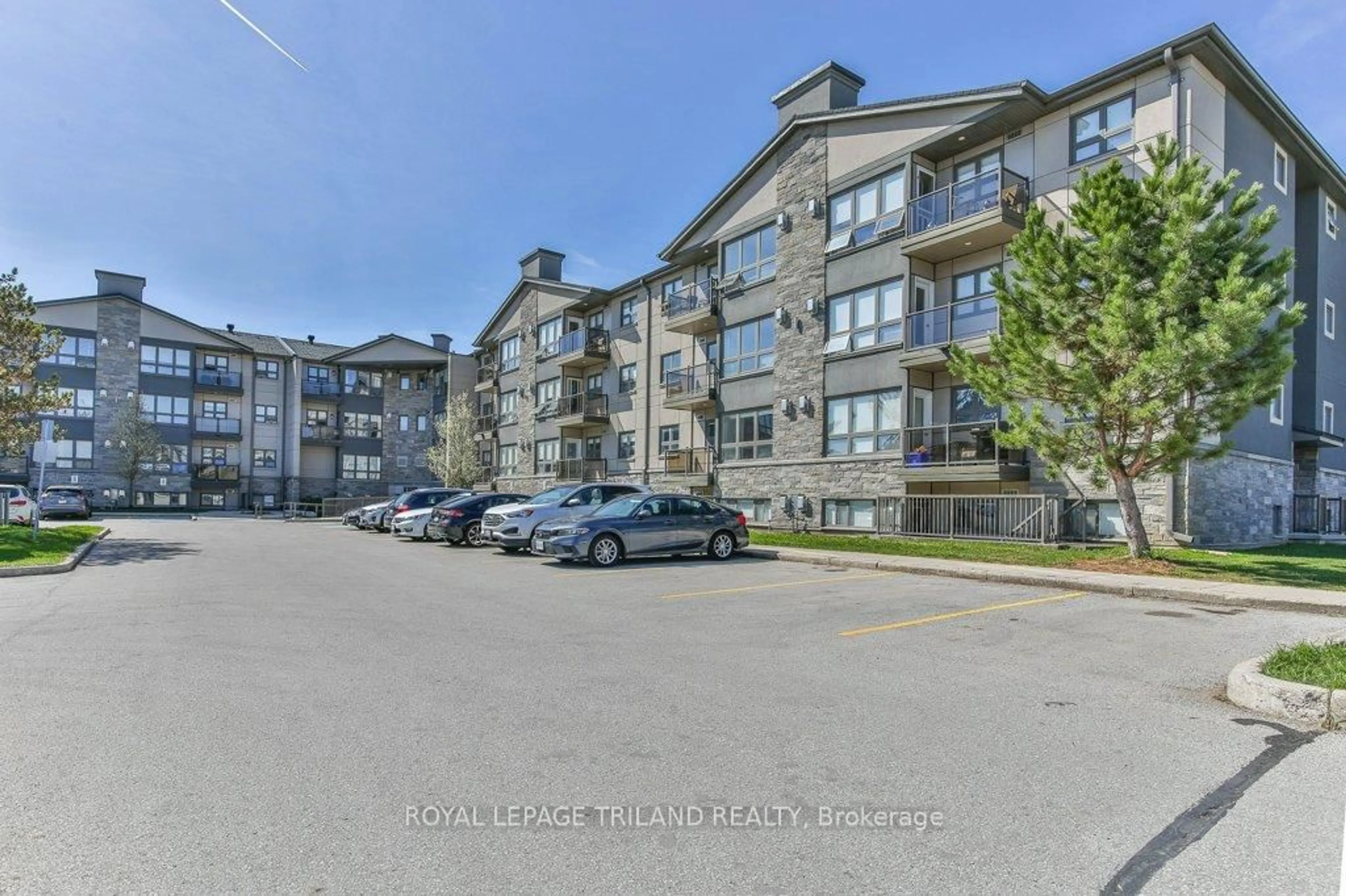 A pic from outside/outdoor area/front of a property/back of a property/a pic from drone, unknown for 5 JACKSWAY Cres #104, London North Ontario N5X 3T6