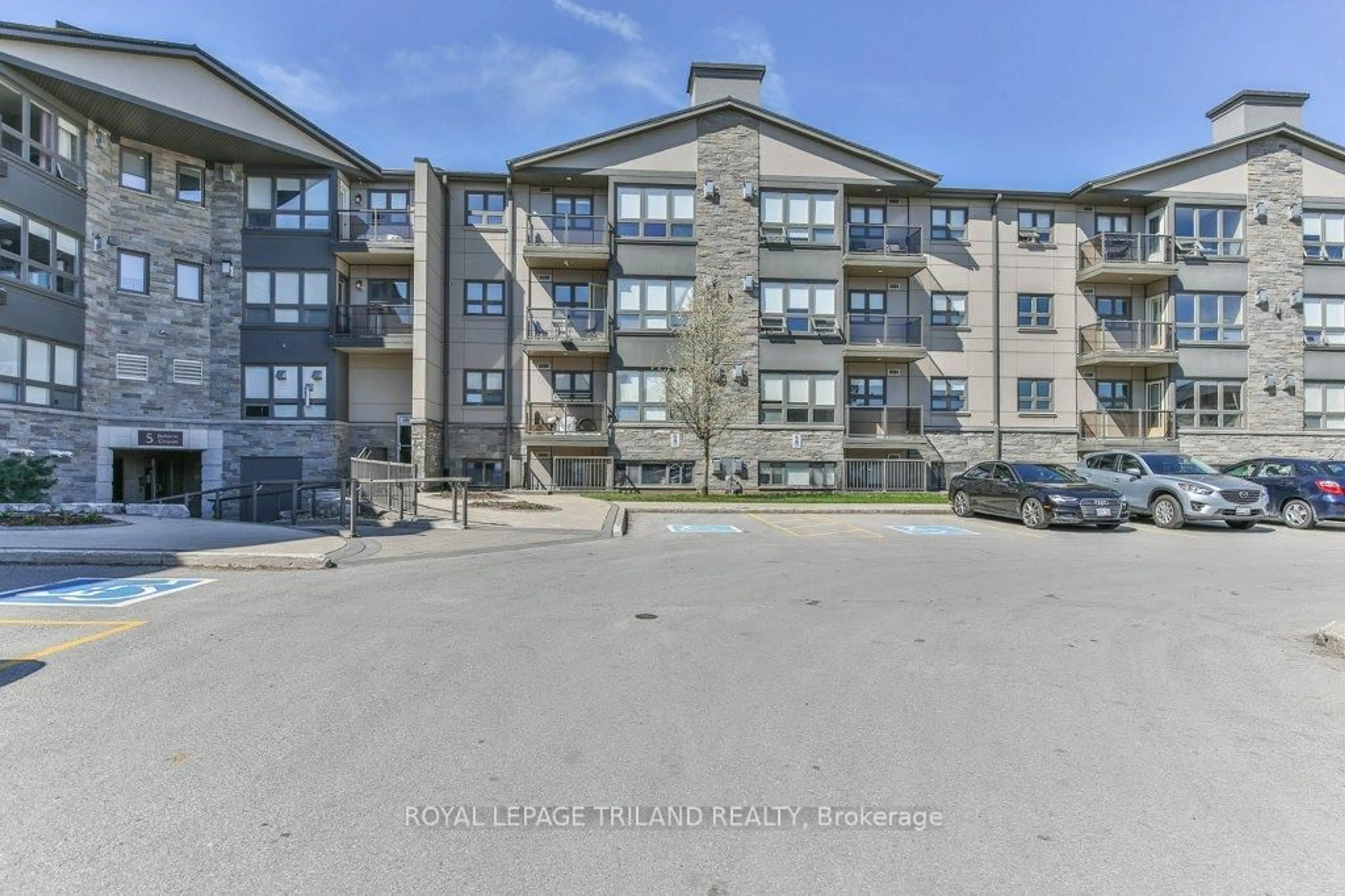 A pic from outside/outdoor area/front of a property/back of a property/a pic from drone, building for 5 JACKSWAY Cres #104, London North Ontario N5X 3T6