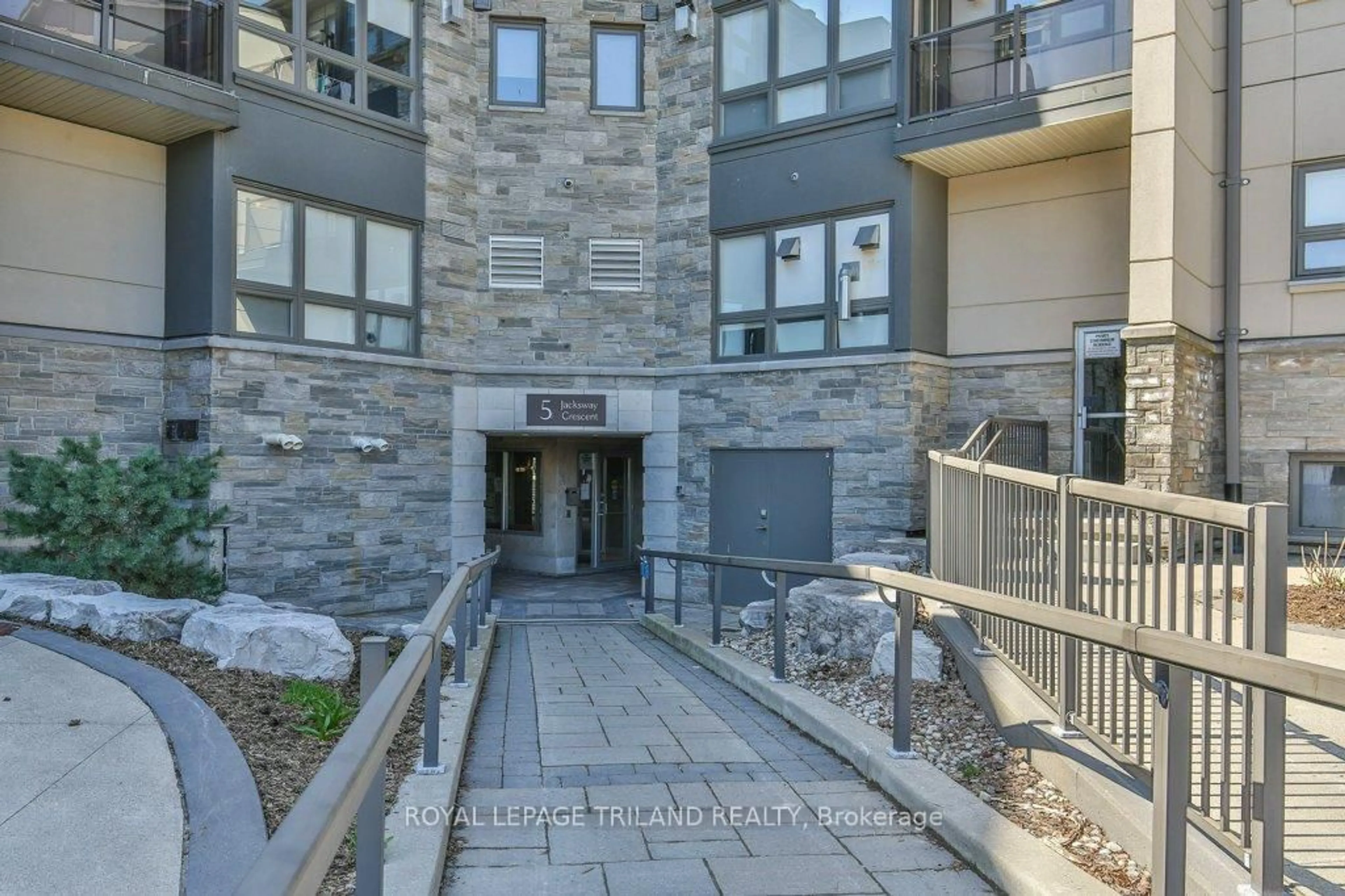 Unknown for 5 JACKSWAY Cres #104, London North Ontario N5X 3T6