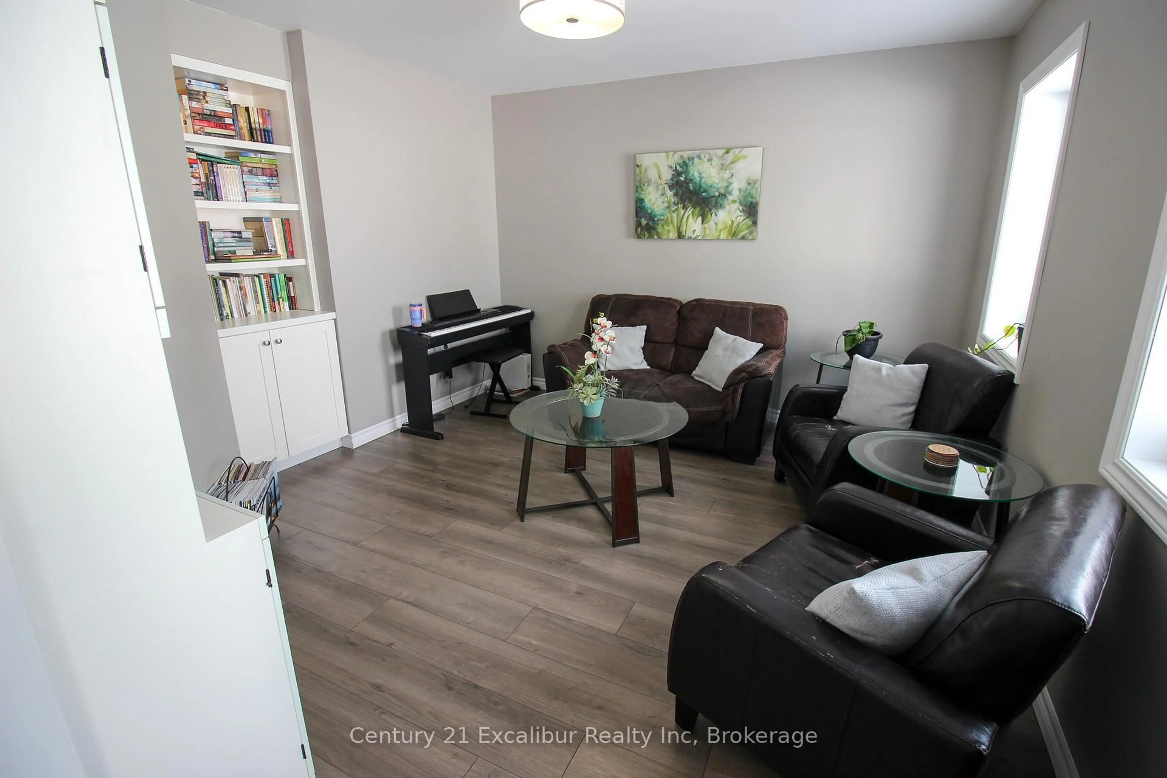 Living room with furniture, wood/laminate floor for 7104 Sixth line Rd, Centre Wellington Ontario N0B 1J0