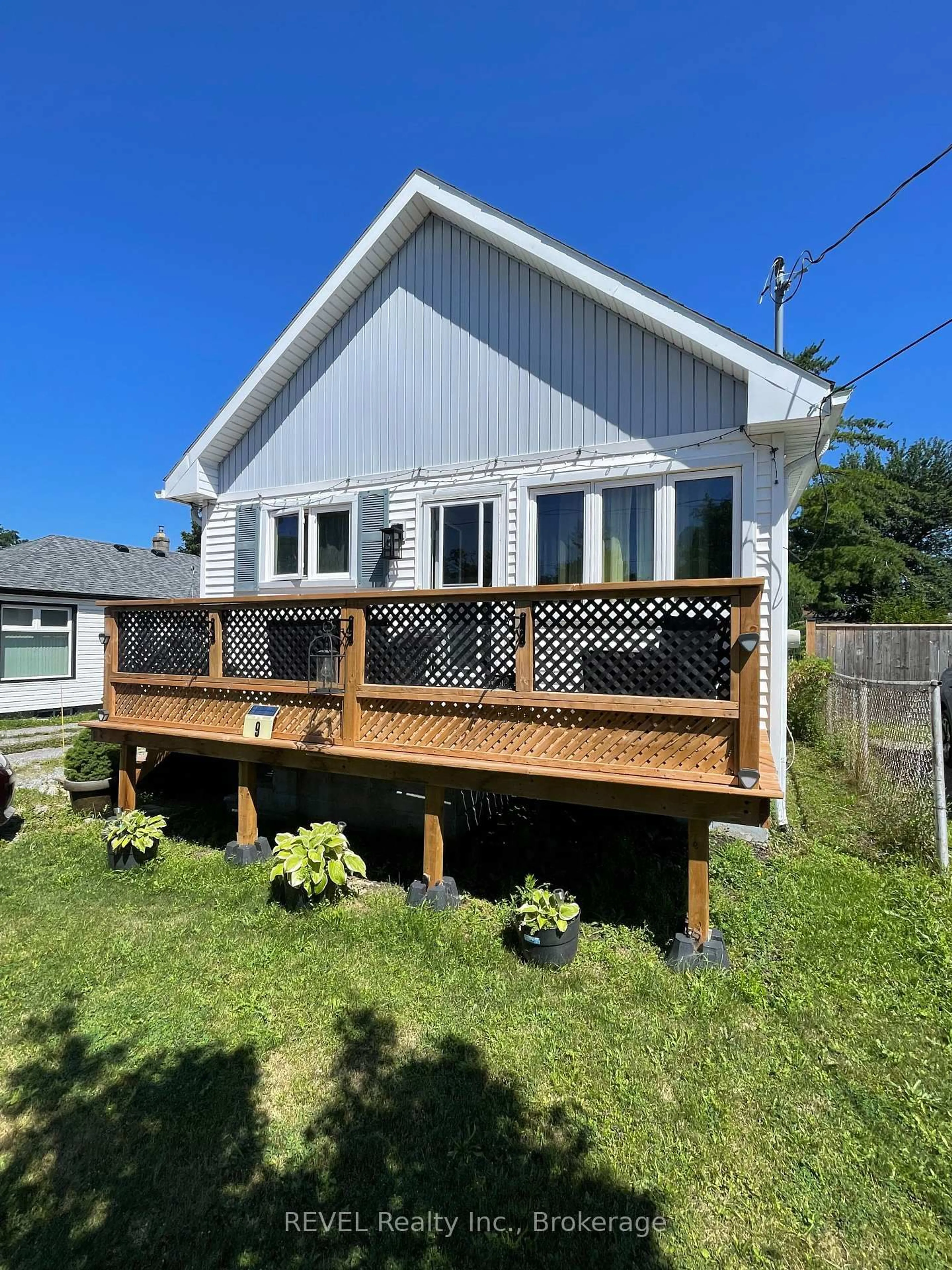 Unknown for 9 Cambridge Ave, St. Catharines Ontario L2P 1W6
