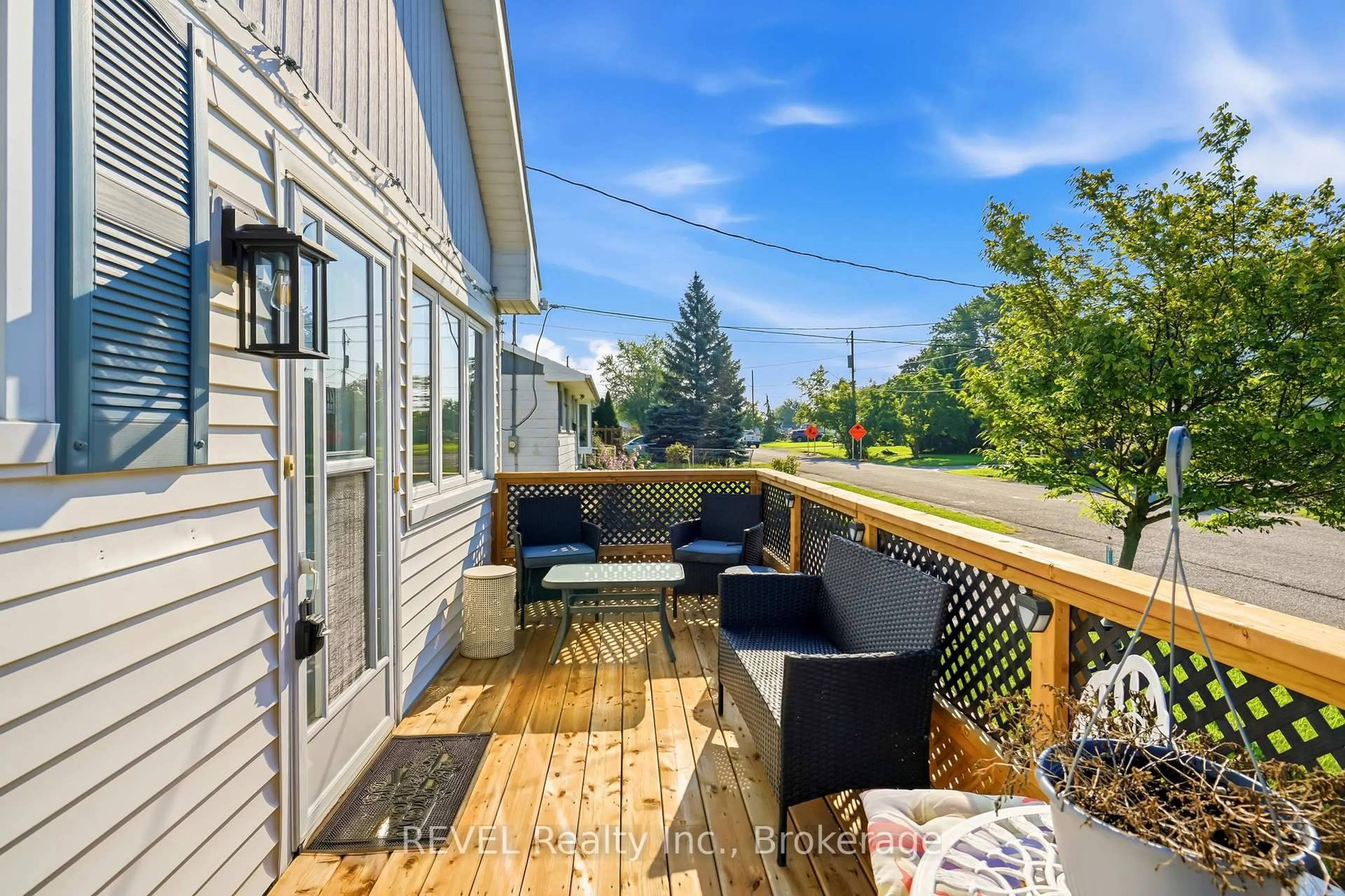 Patio, unknown for 9 Cambridge Ave, St. Catharines Ontario L2P 1W6