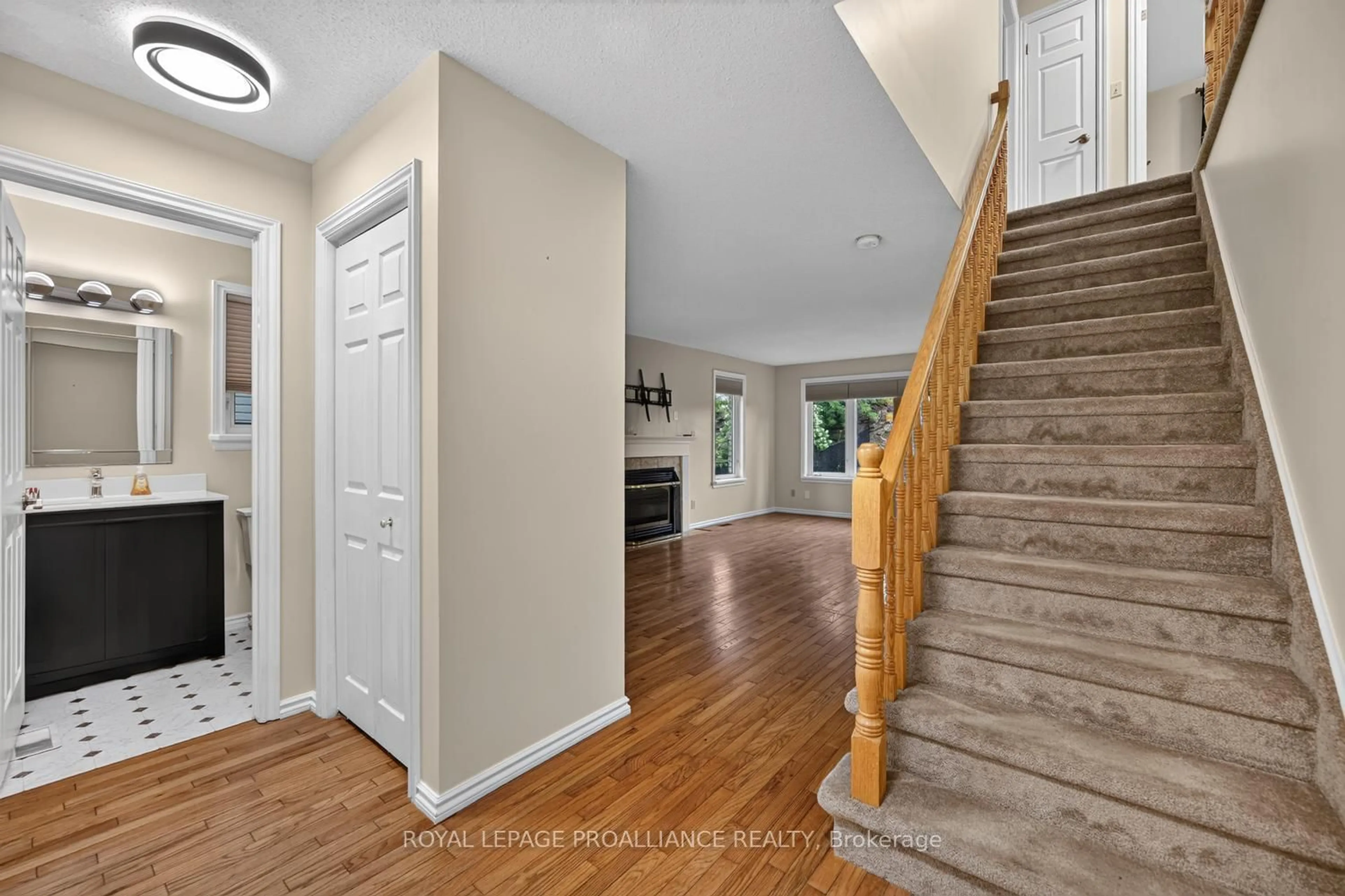 Indoor entryway for 388 Brock St, Brockville Ontario K6V 7A1