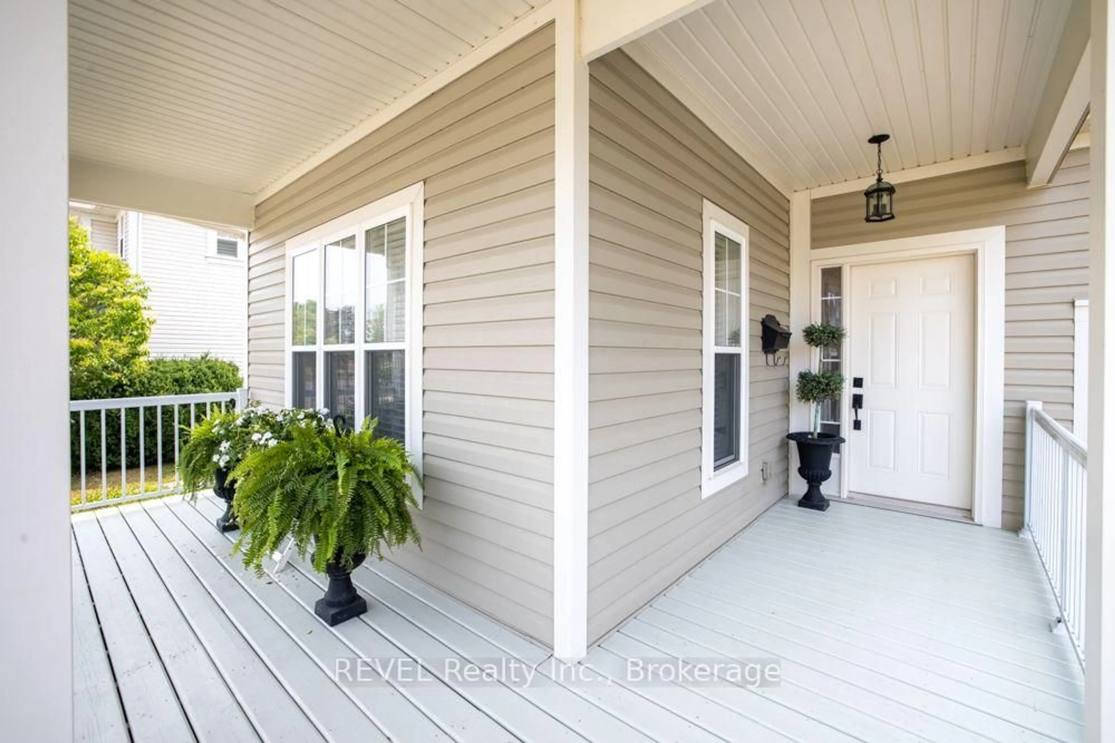 Home with vinyl exterior material, unknown for 735 Celebration Dr, Fort Erie Ontario L2A 6V8