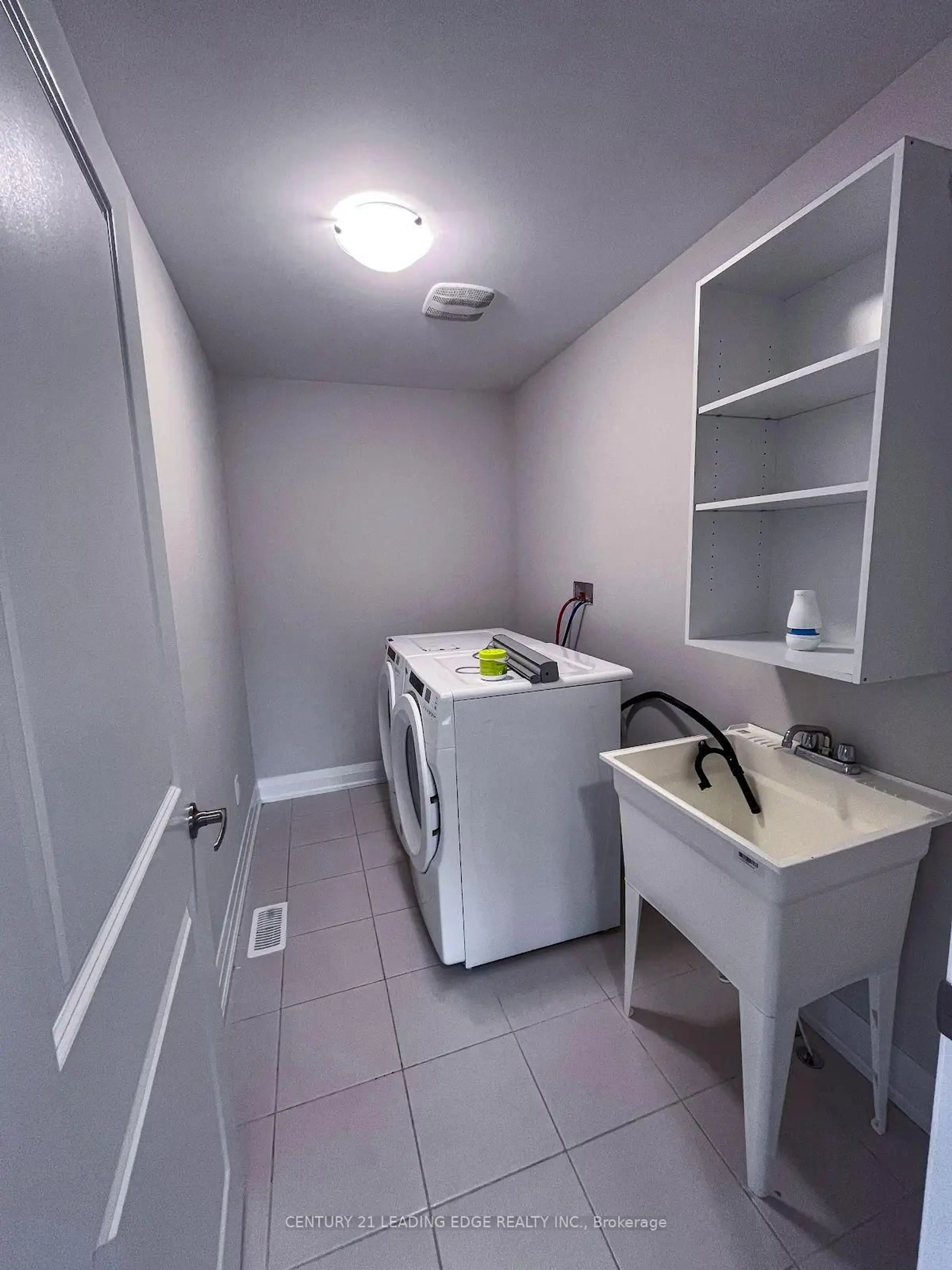 Laundry room for 100 Cole Terr, Woodstock Ontario N4T 0P4