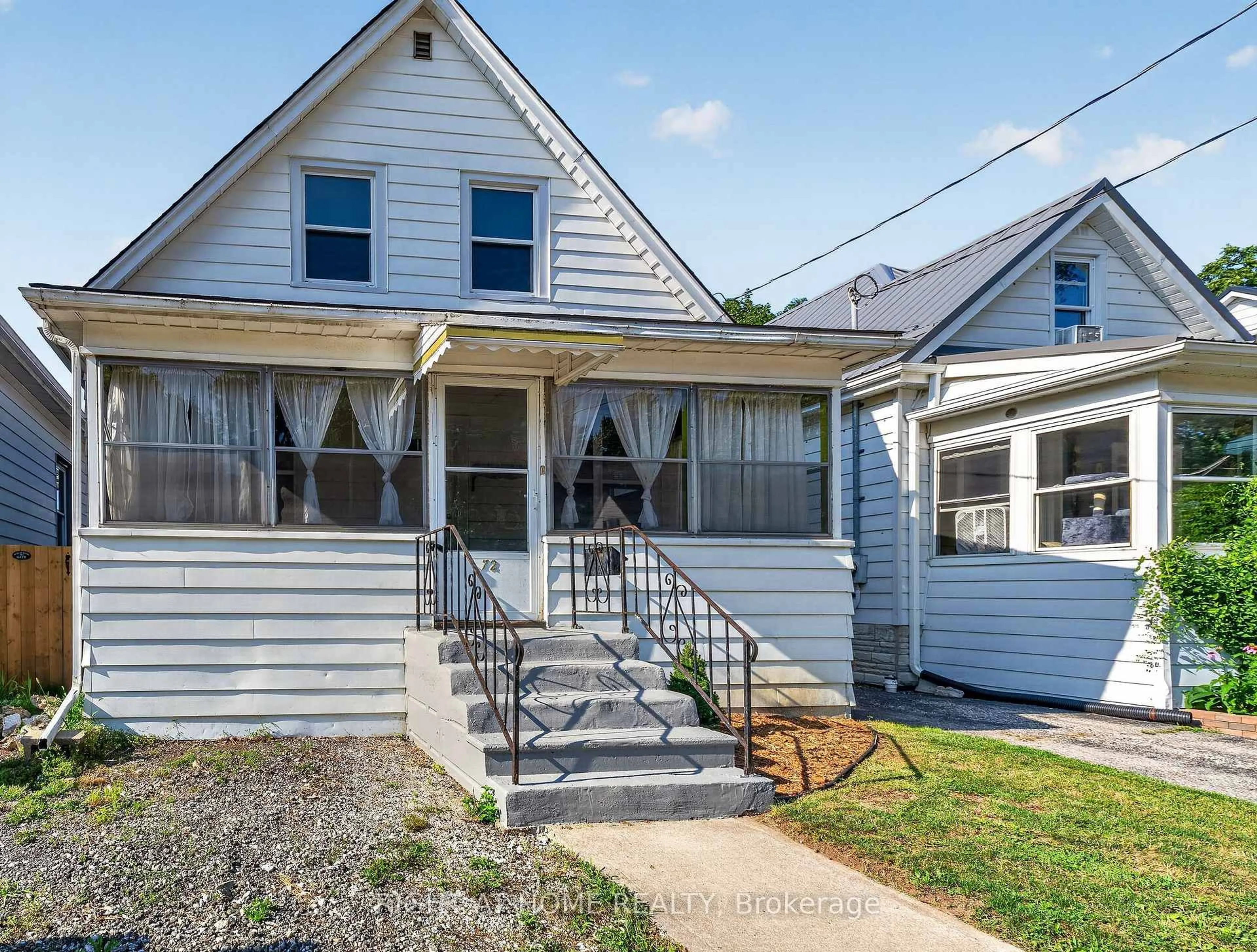 Home with vinyl exterior material, street for 72 Maple St, St. Thomas Ontario N5R 1Z1