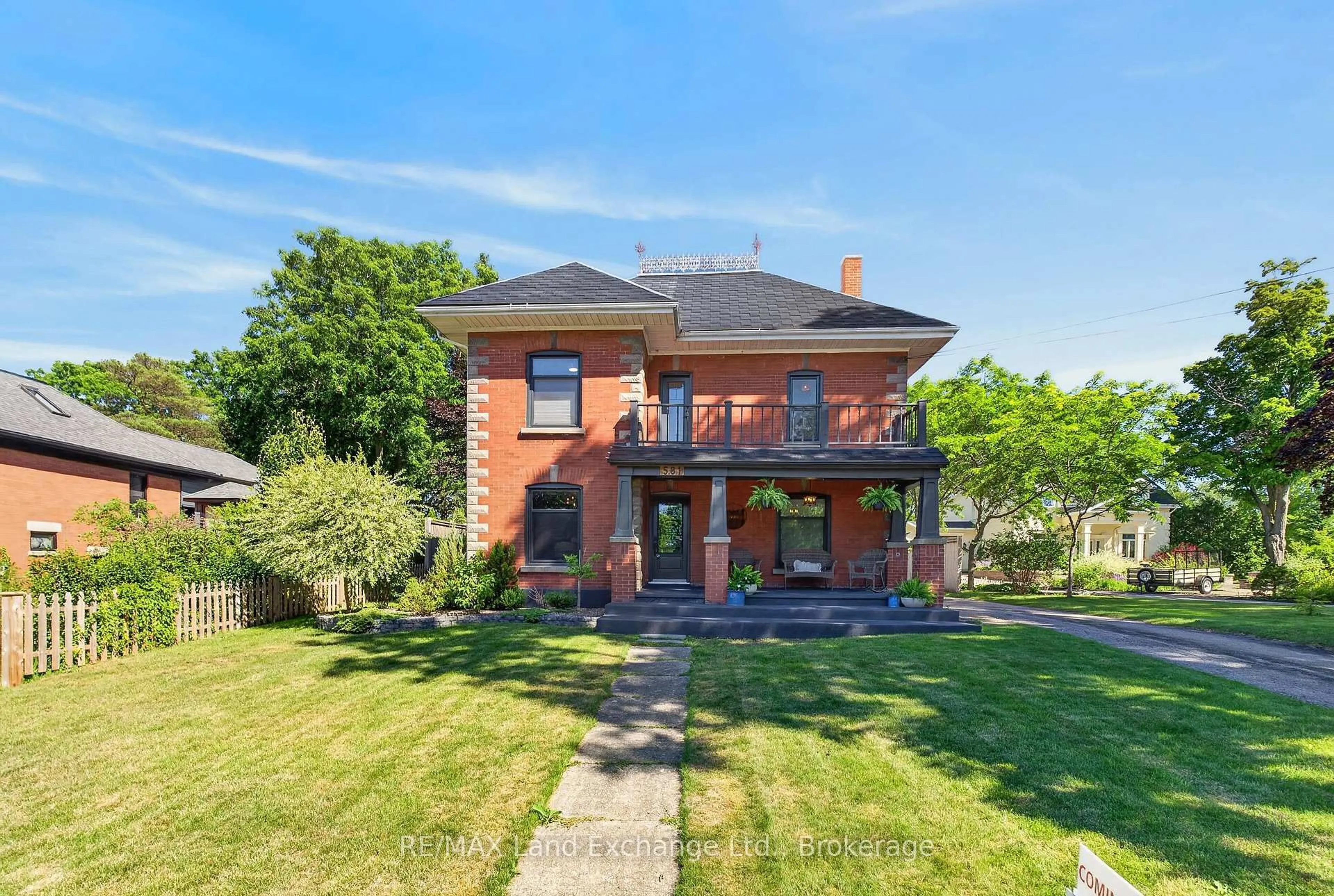 Home with brick exterior material, building for 581 Queen St, Kincardine Ontario N2Z 2J1