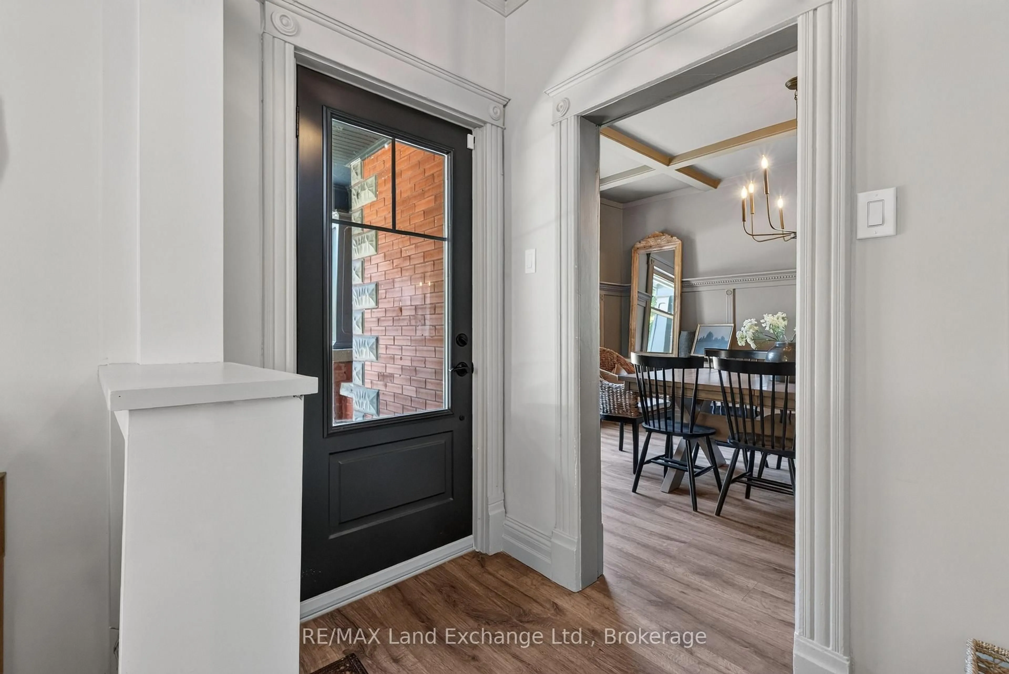 Indoor entryway for 581 Queen St, Kincardine Ontario N2Z 2J1