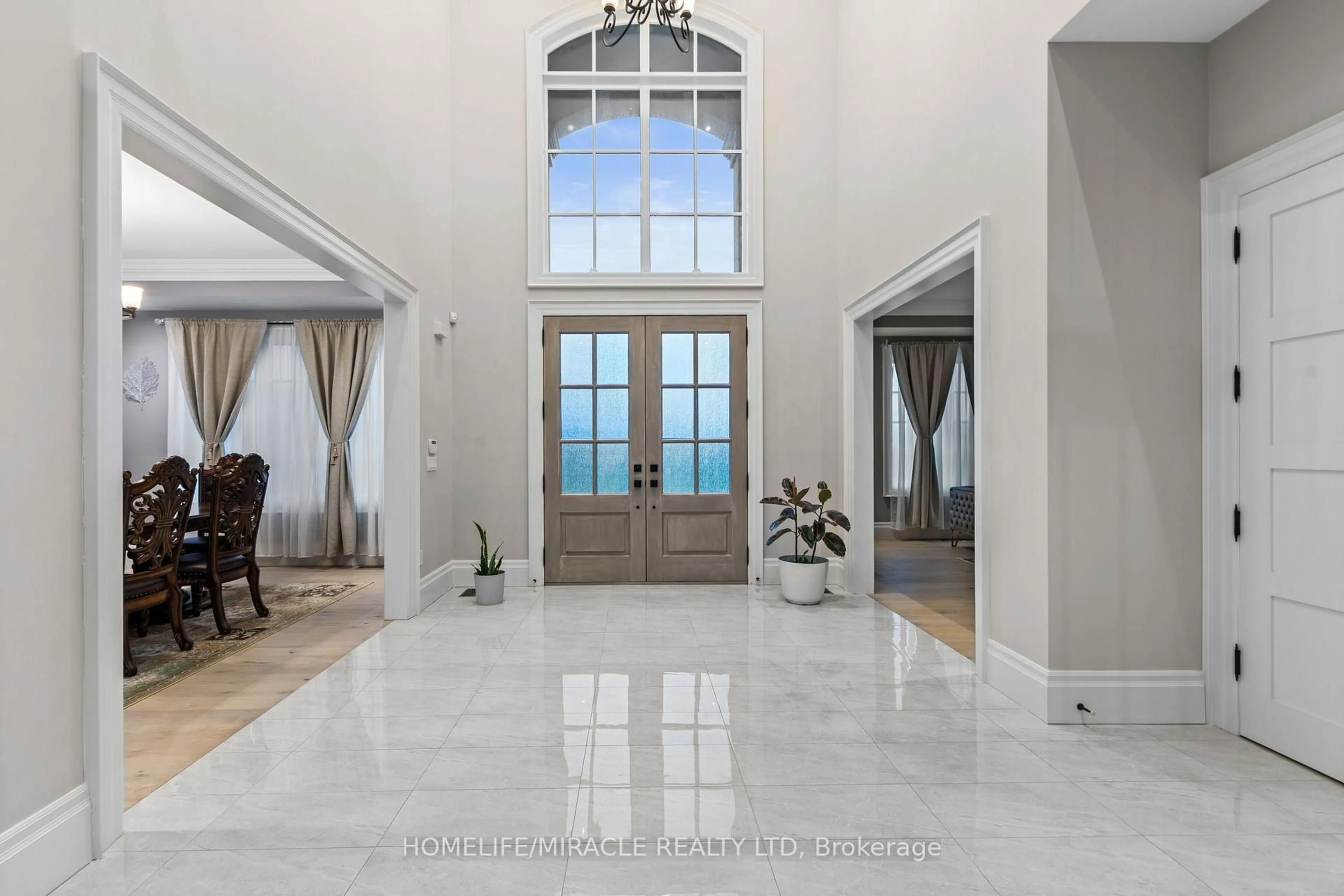 Indoor foyer for 105 Perryman Crt #19, Erin Ontario N0B 1H0