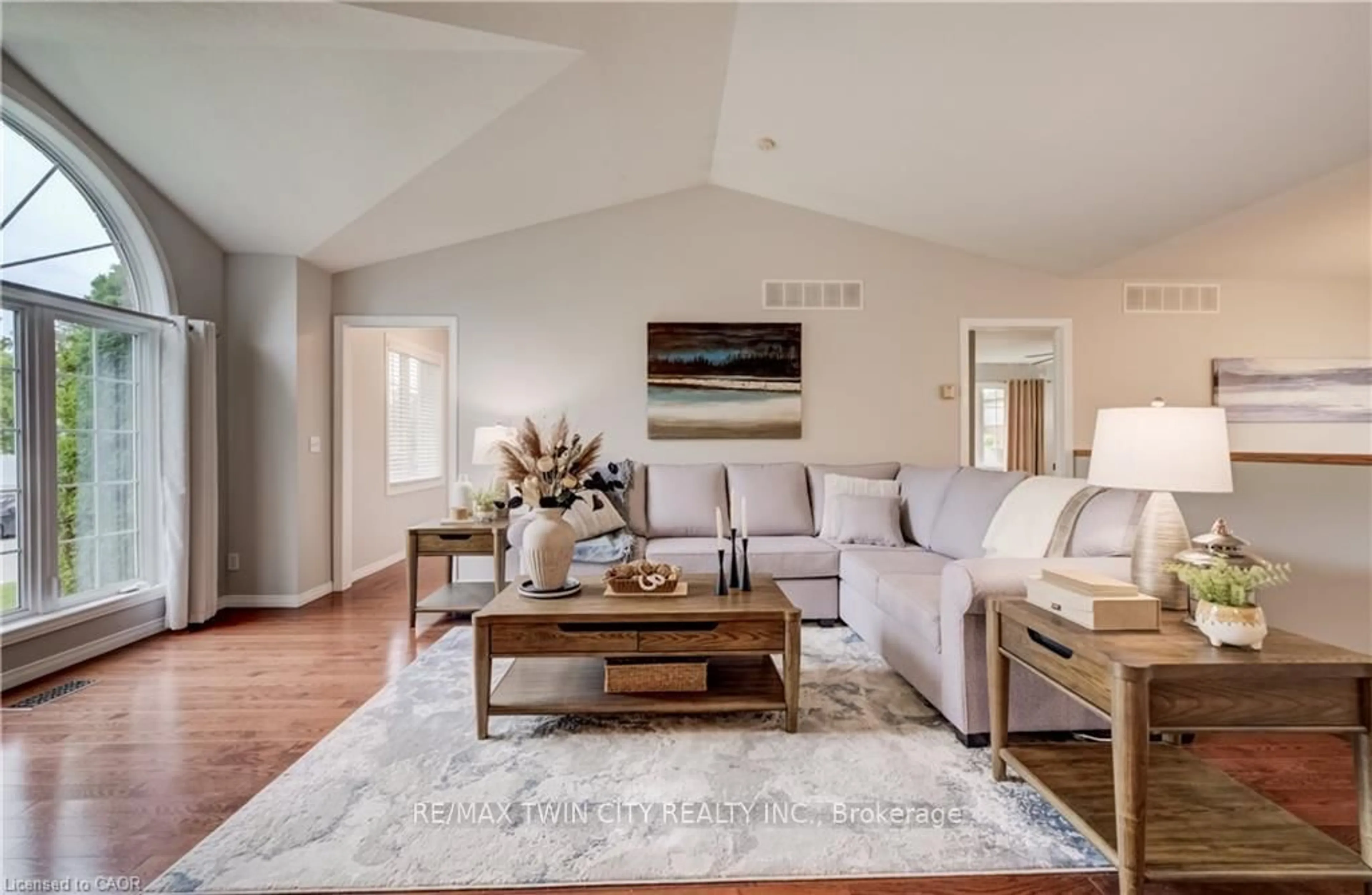Living room with furniture, unknown for 27 CHANDOS Dr, Kitchener Ontario N2A 3C2