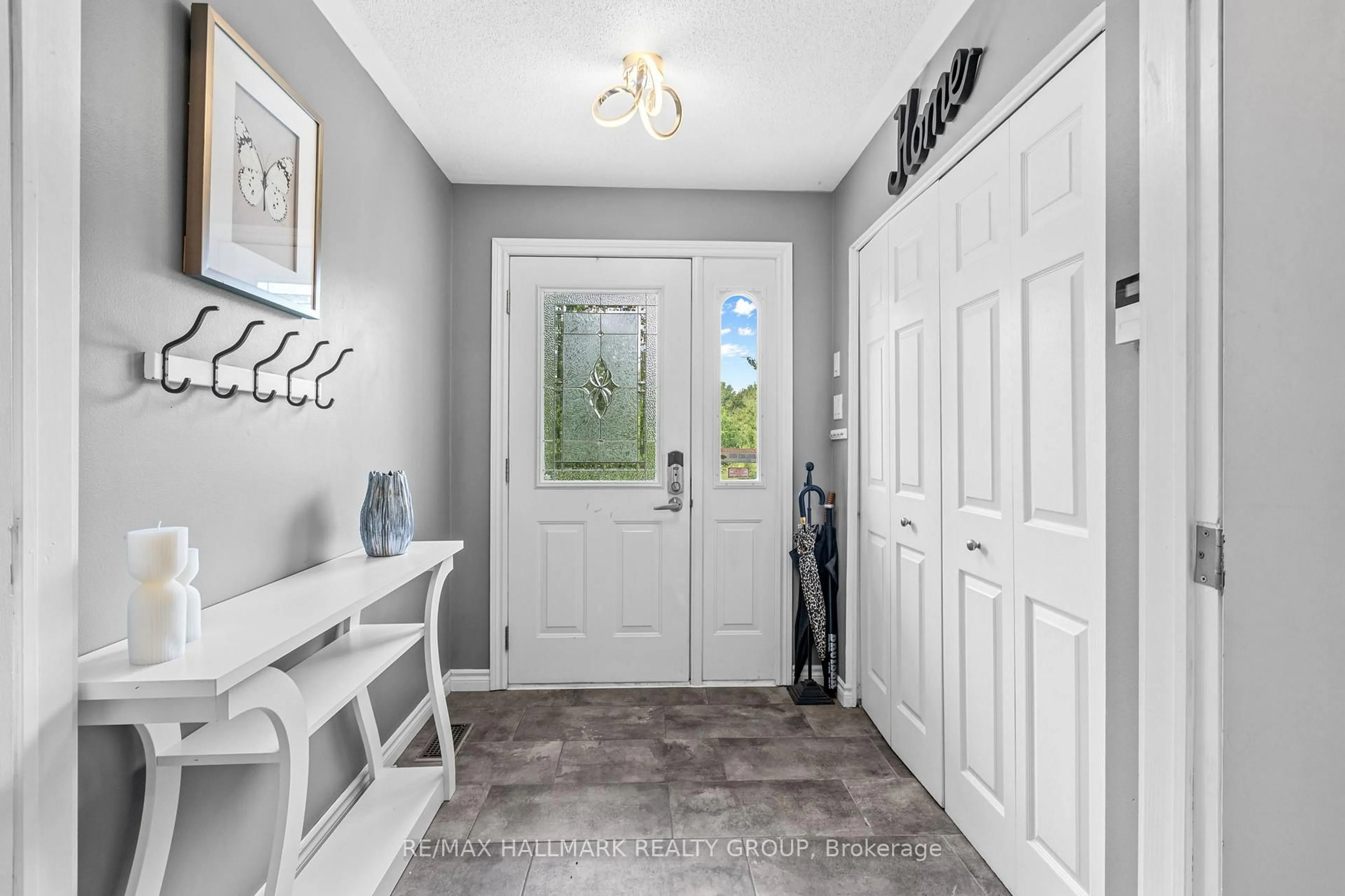 Indoor entryway for 520 DAVID MANCHESTER Rd, Carp Ontario K0A 1L0