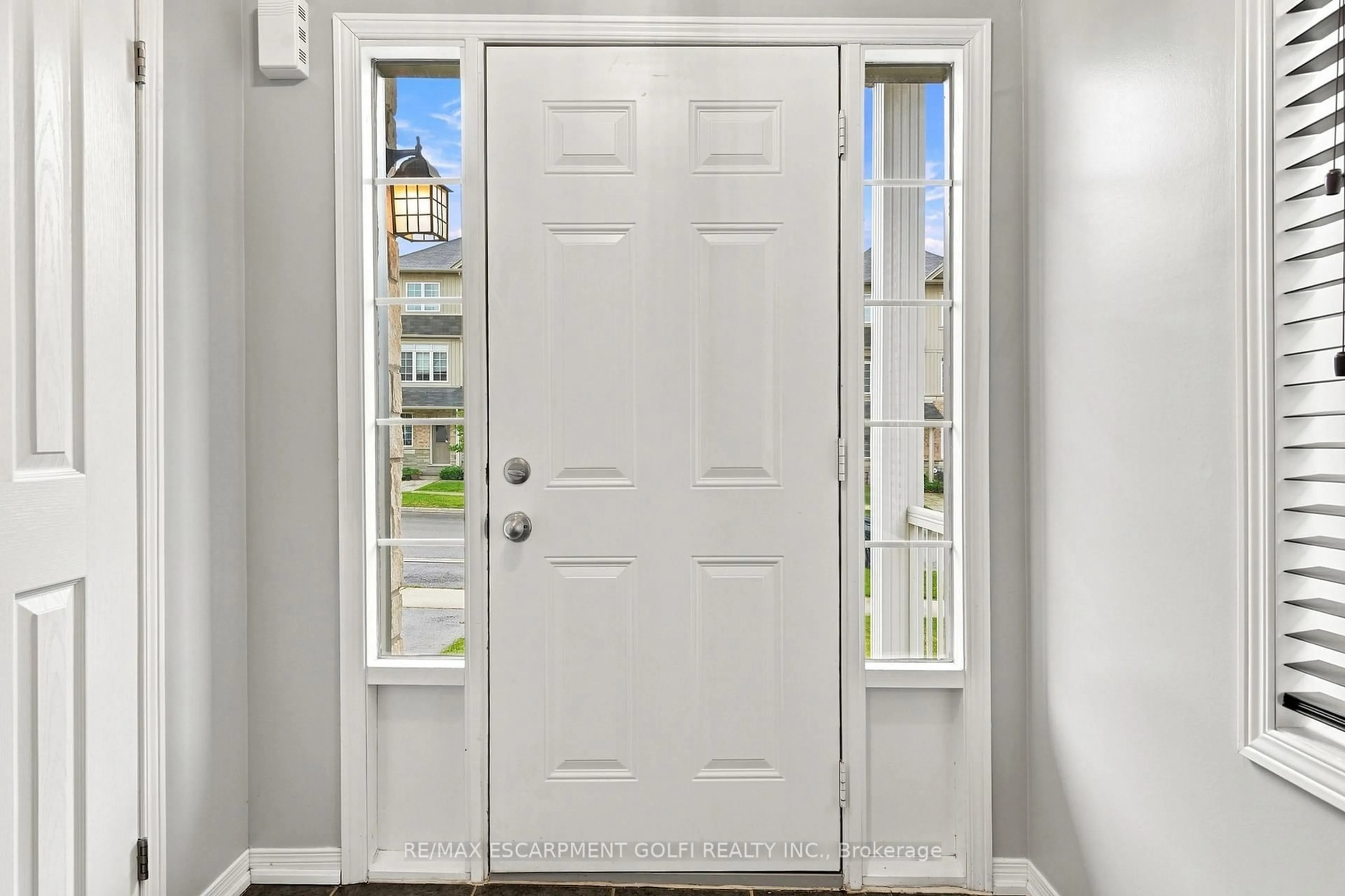 Indoor entryway for 5065 Serena Dr, Lincoln Ontario L0R 1B0