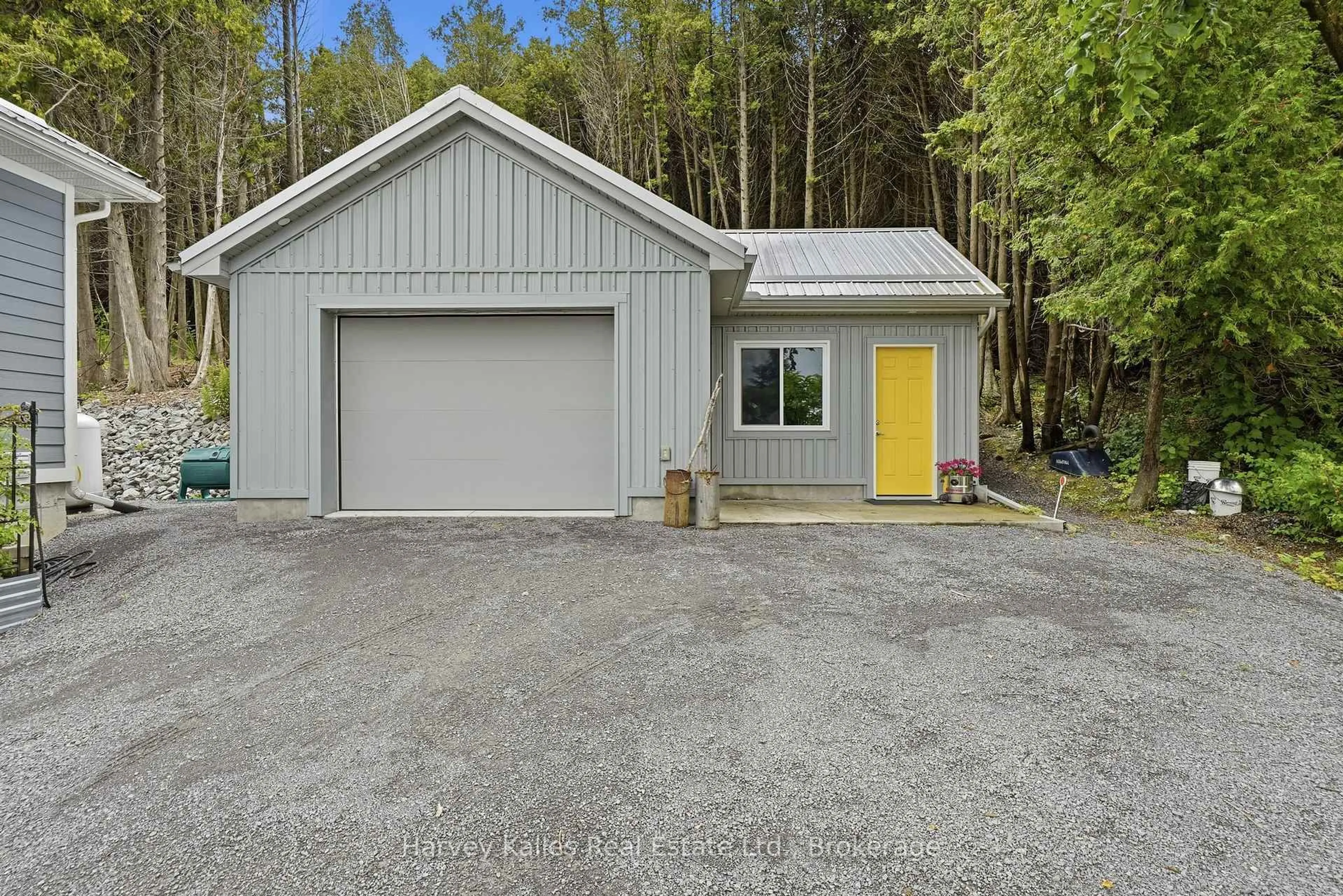 Indoor garage for 12399 Loyalist Pkwy, Prince Edward County Ontario K0K 2T0