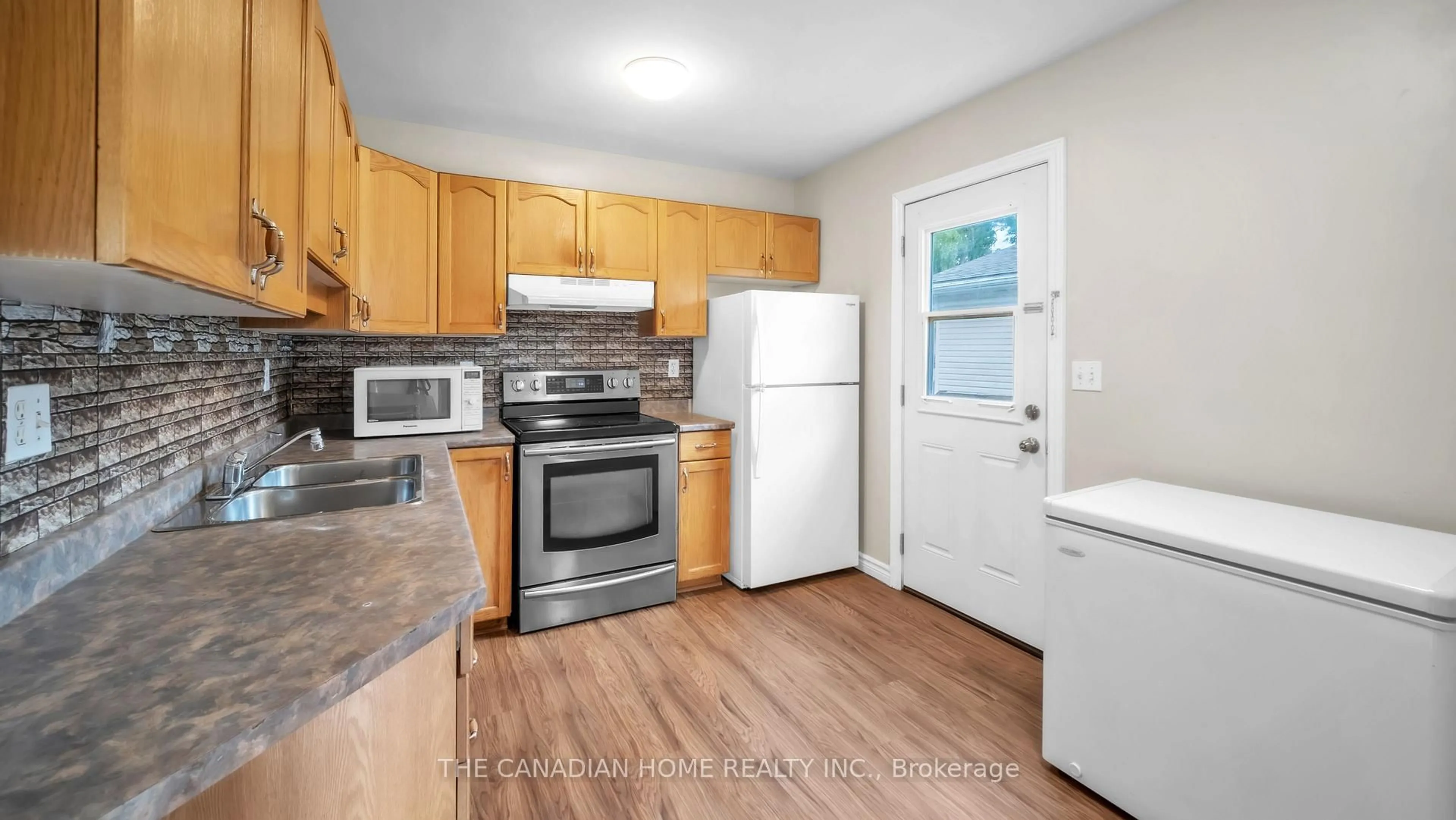 Standard kitchen, unknown for 45 Oak St, Belleville Ontario K8N 5Y4