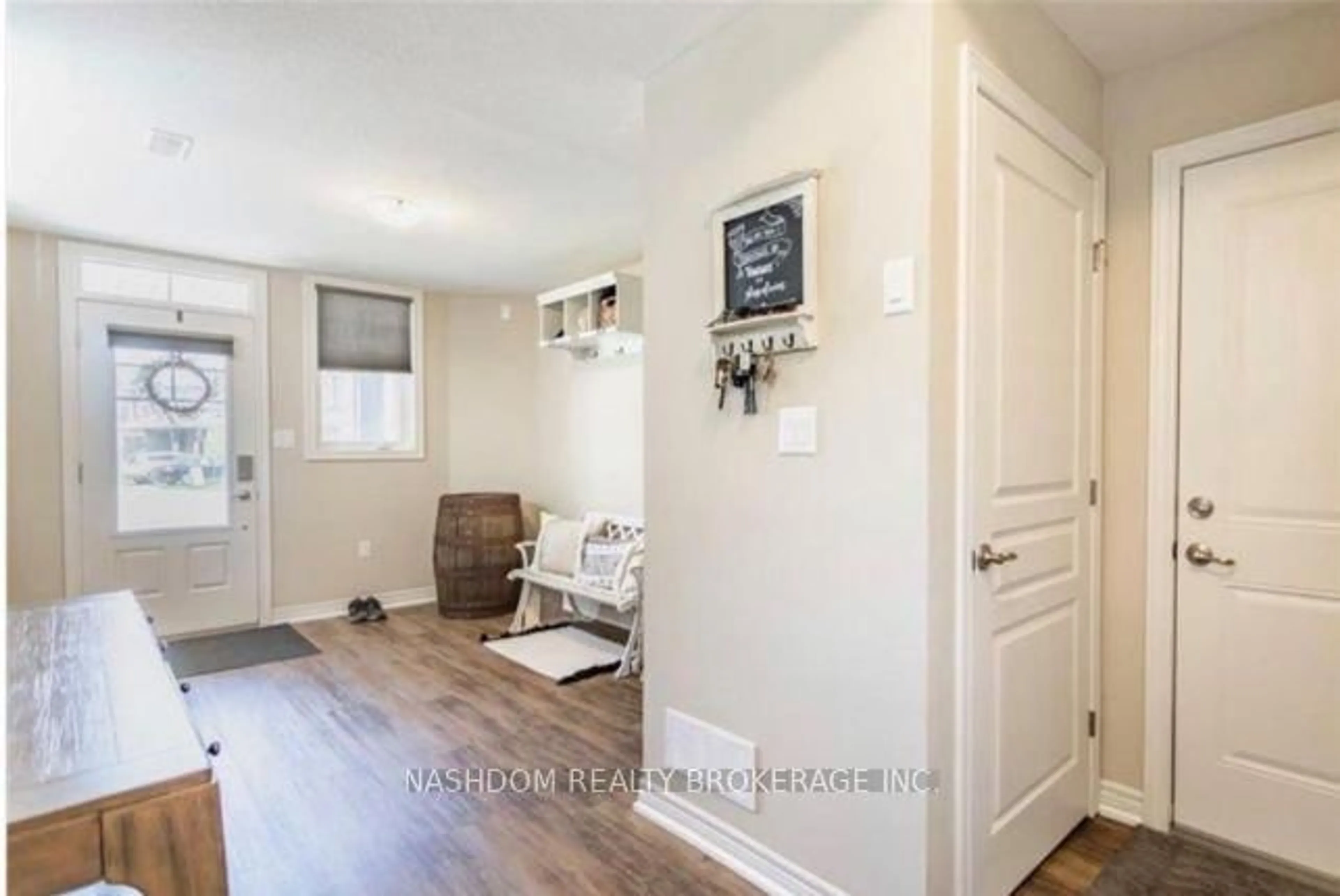 Indoor entryway for 10 Egleston Lane, Hamilton Ontario L6G 0G7