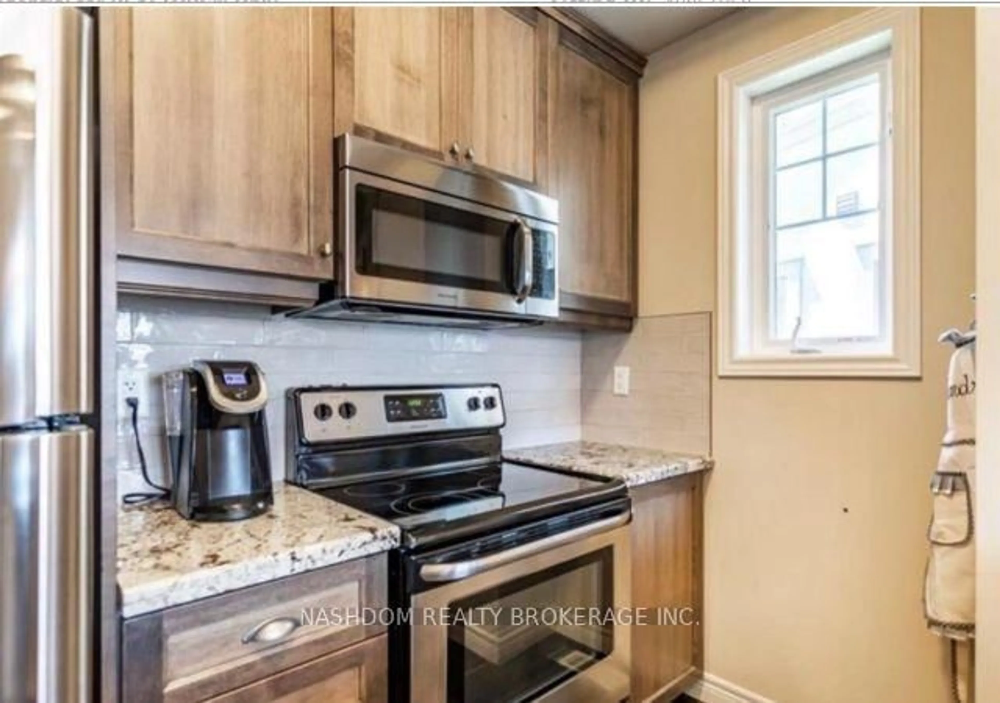 Standard kitchen, ceramic/tile floor for 10 Egleston Lane, Hamilton Ontario L6G 0G7