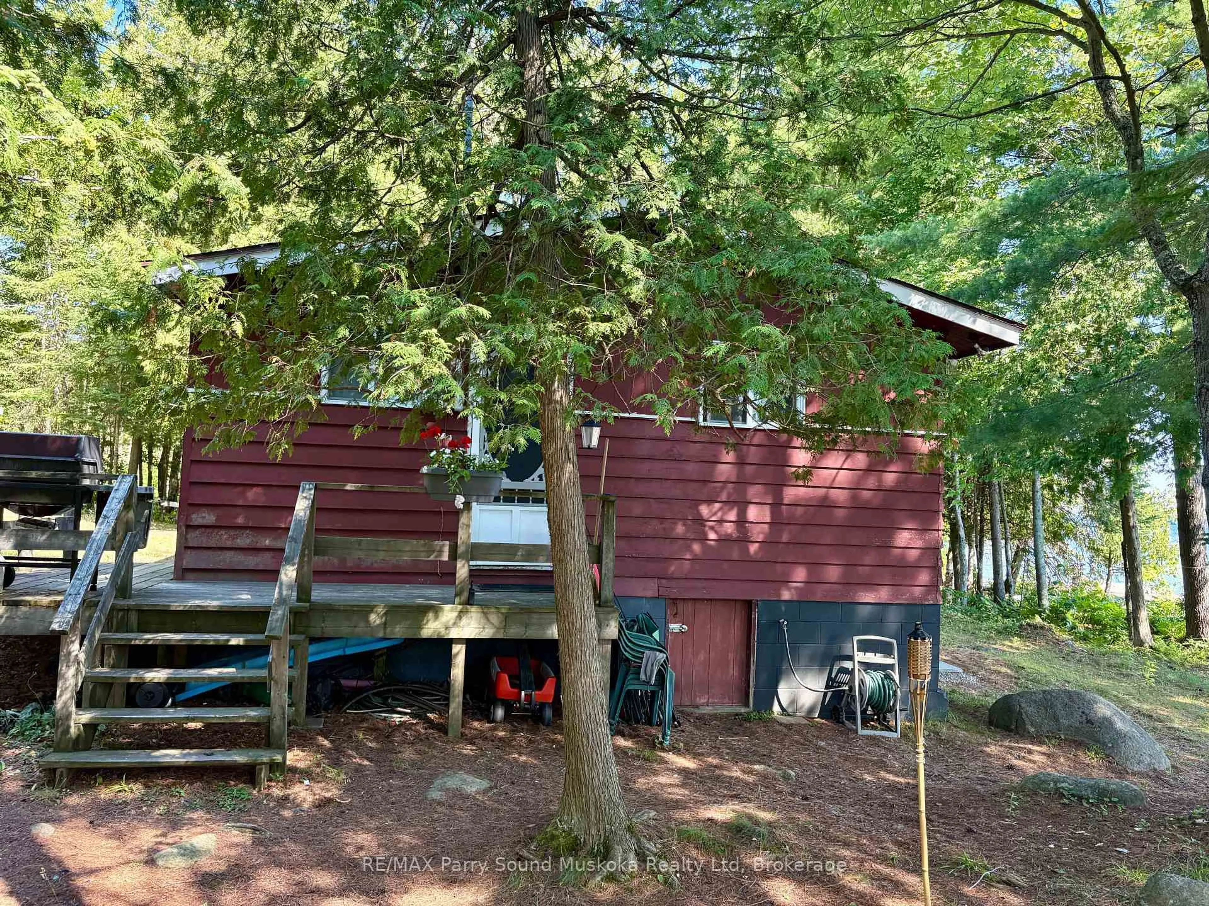 Shed for 3 Robinson Rd, Magnetawan Ontario P0A 1P0