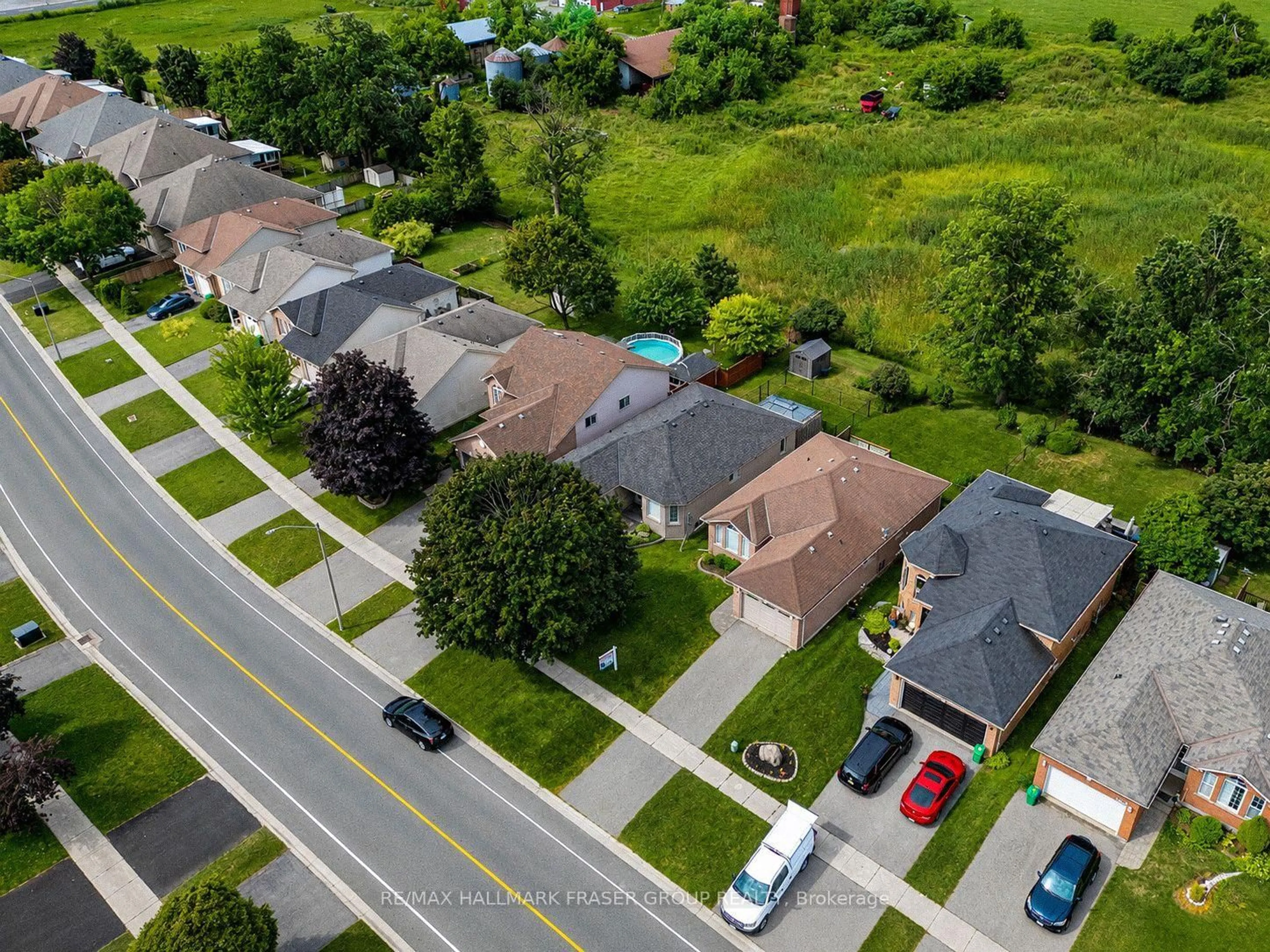 A pic from outside/outdoor area/front of a property/back of a property/a pic from drone, street for 3067 Westridge Blvd, Peterborough Ontario K9K 2K5