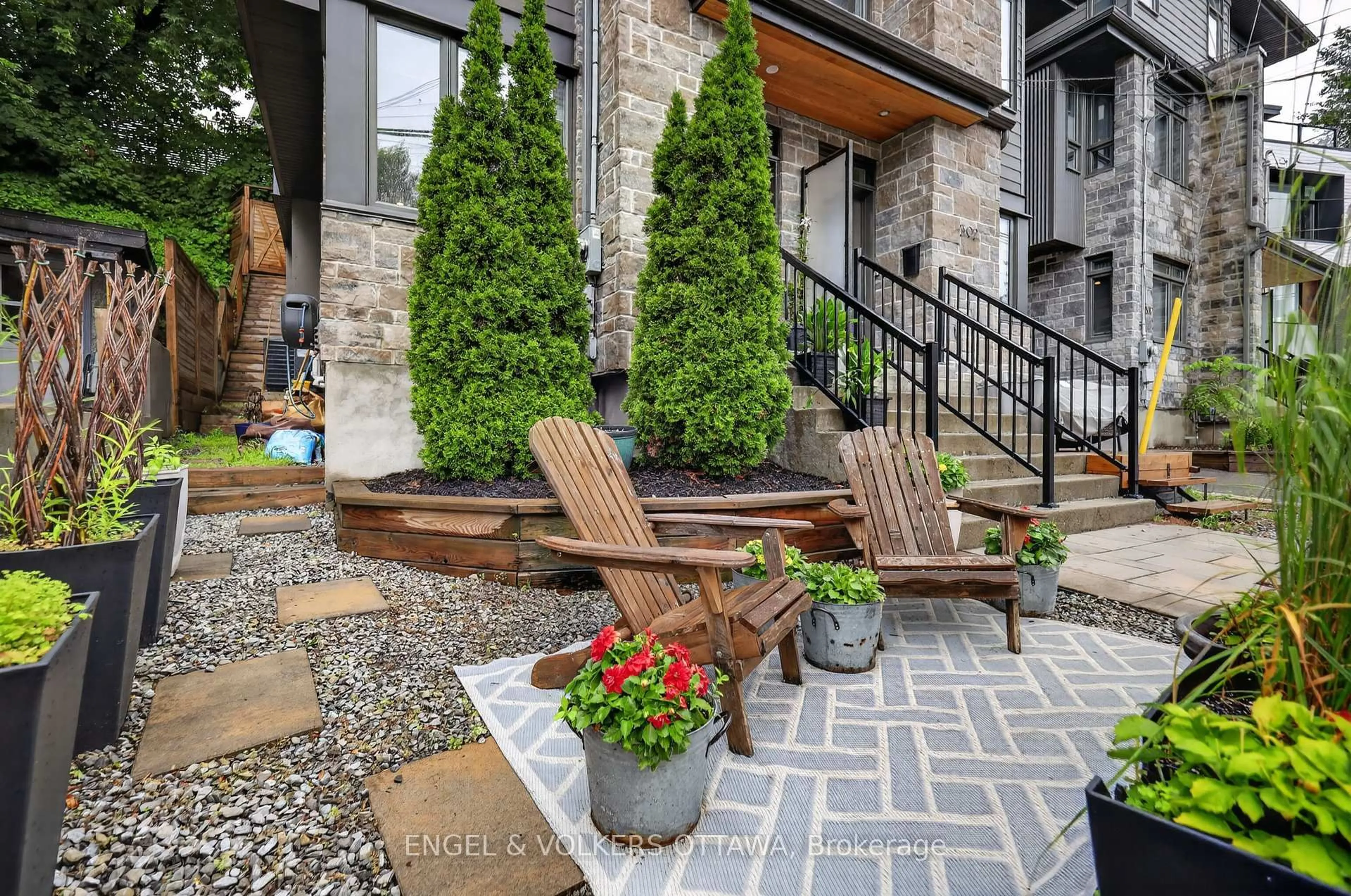 Patio, street for 304 Riverdale Ave, Ottawa Ontario K1S 1R5