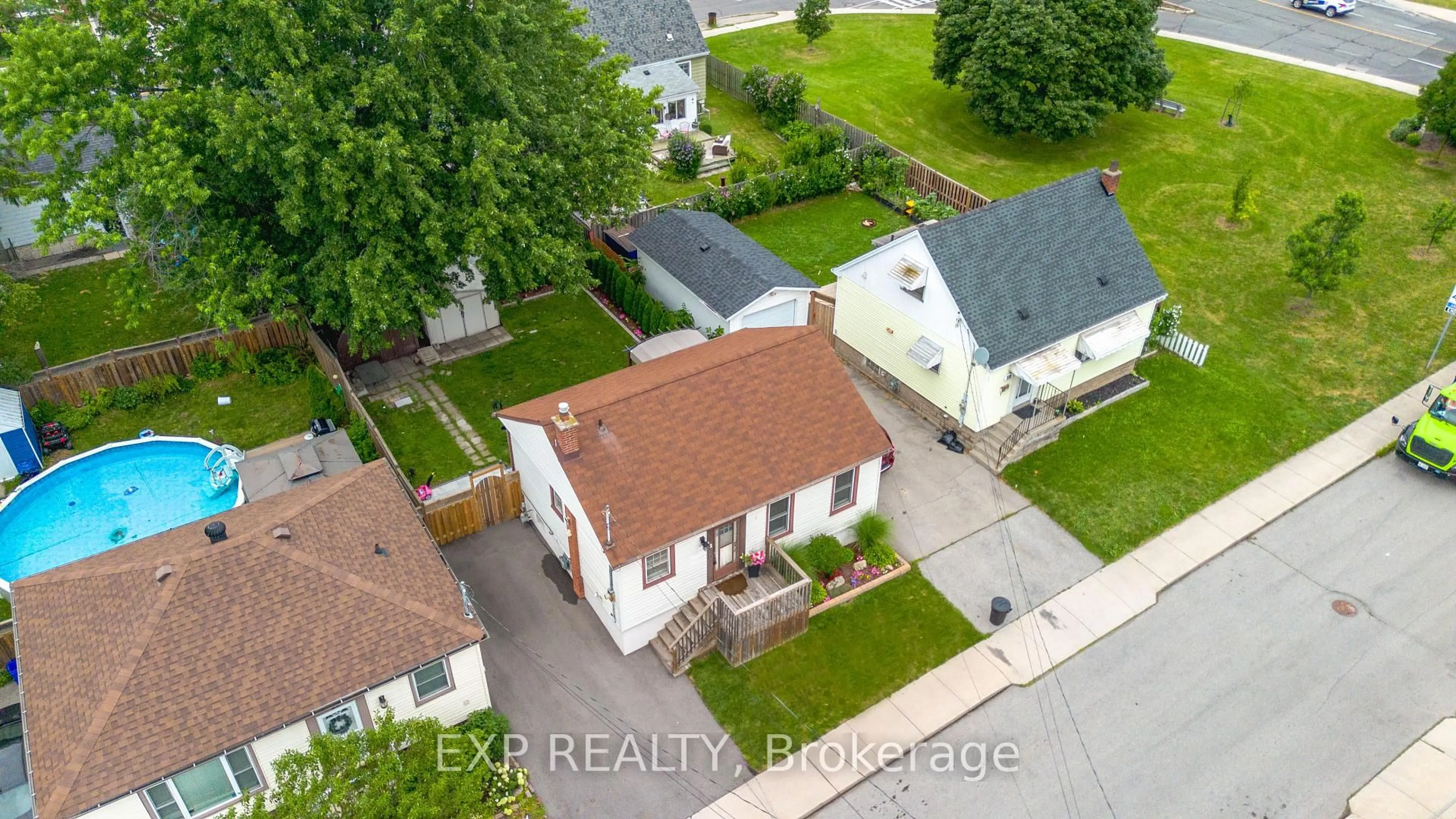 A pic from outside/outdoor area/front of a property/back of a property/a pic from drone, street for 22 East 11th St, Hamilton Ontario L9A 3T2