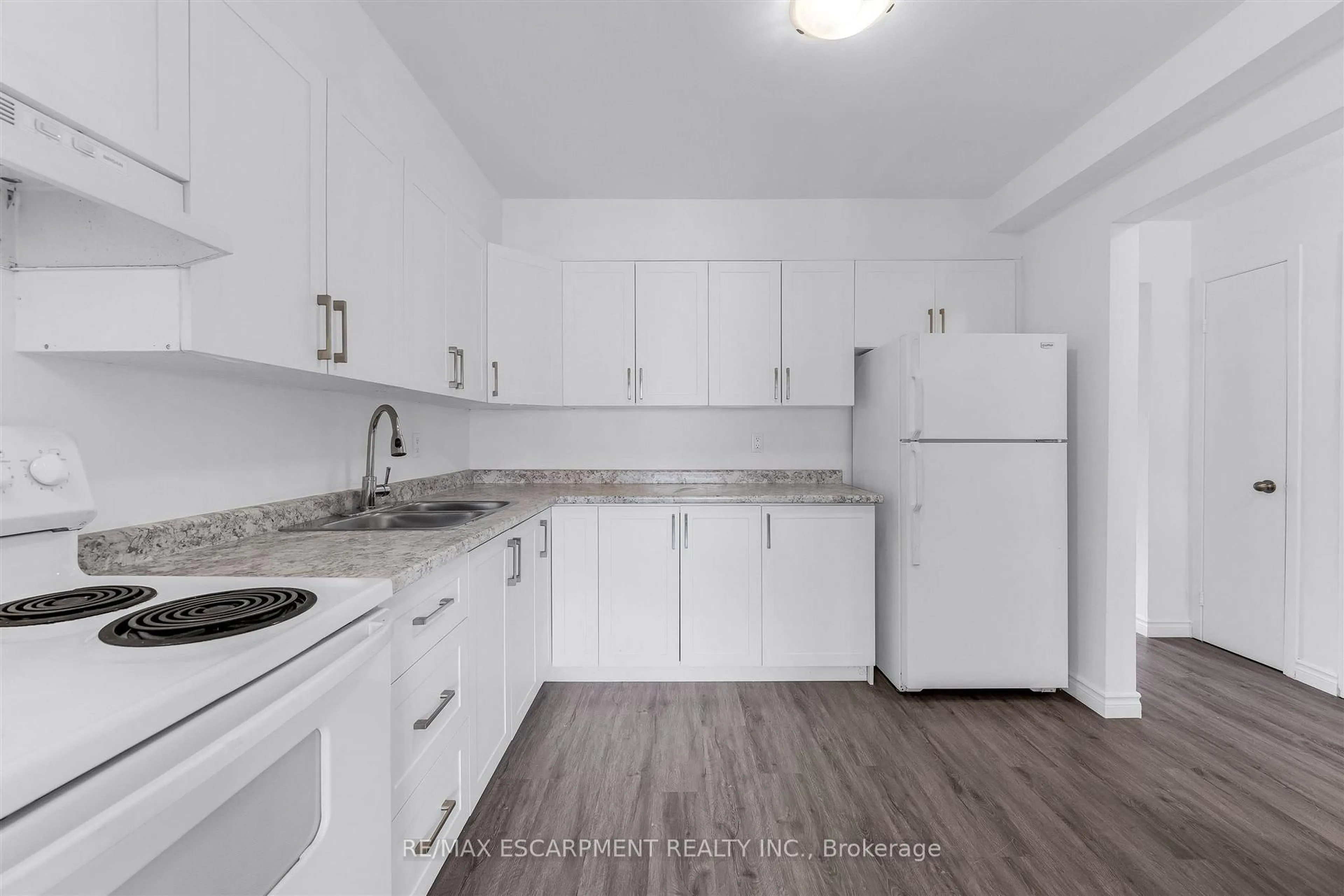 Standard kitchen, unknown for 100 Brownleigh Ave #284, Welland Ontario L3B 5V8