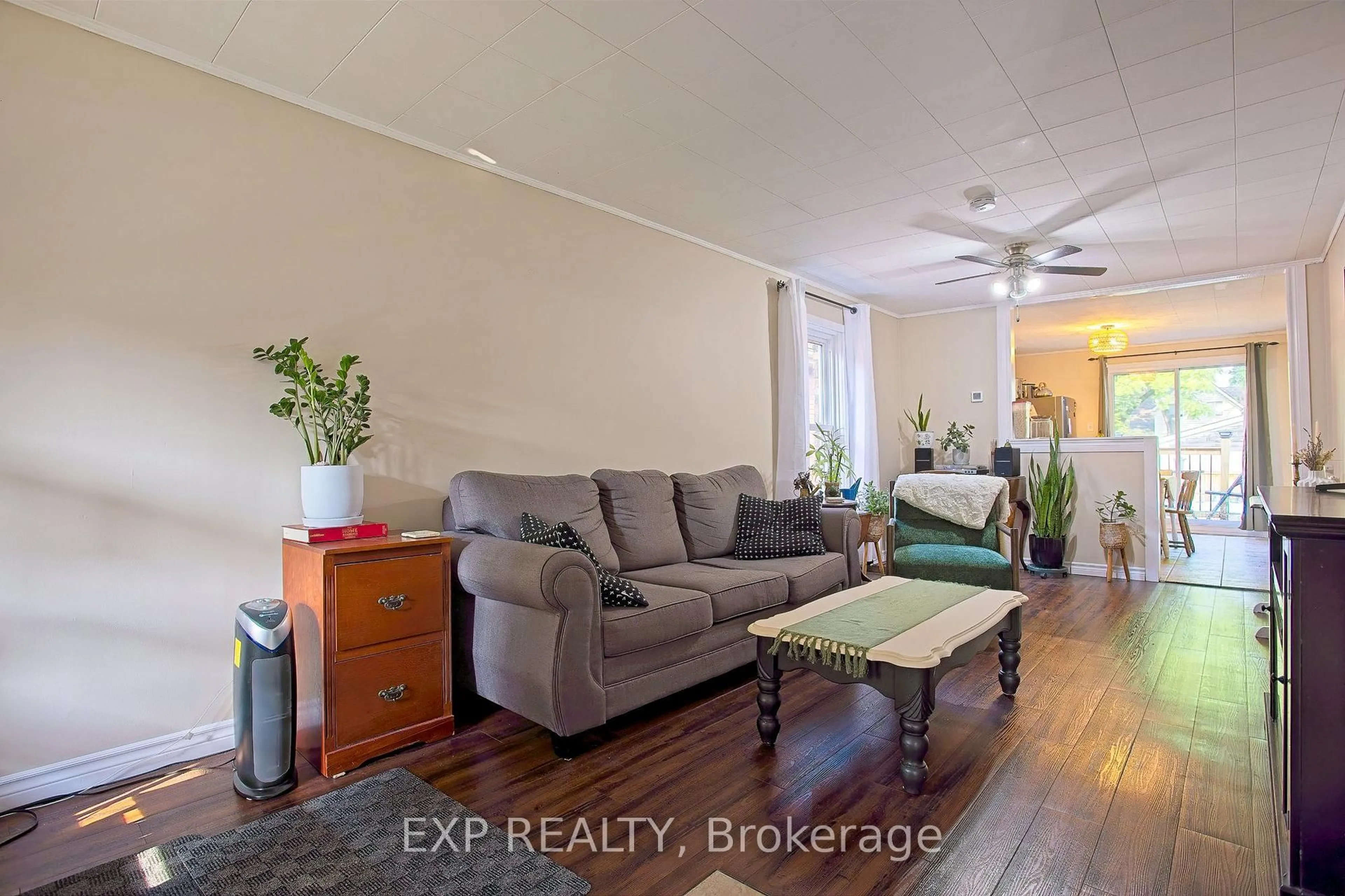 Living room with furniture, unknown for 34 Poplar Ave, Hamilton Ontario L8V 2S6