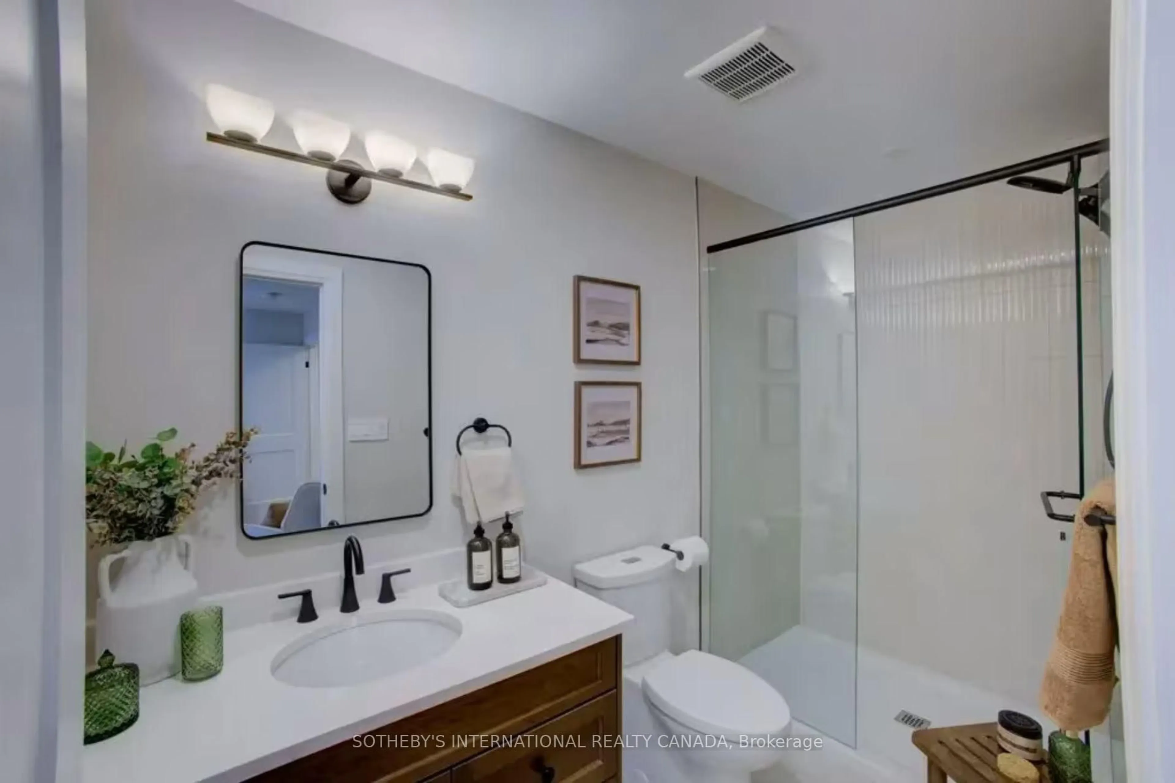 Standard bathroom, ceramic/tile floor for 102 Bur Oak Common #67N, Cambridge Ontario N1S 0G3