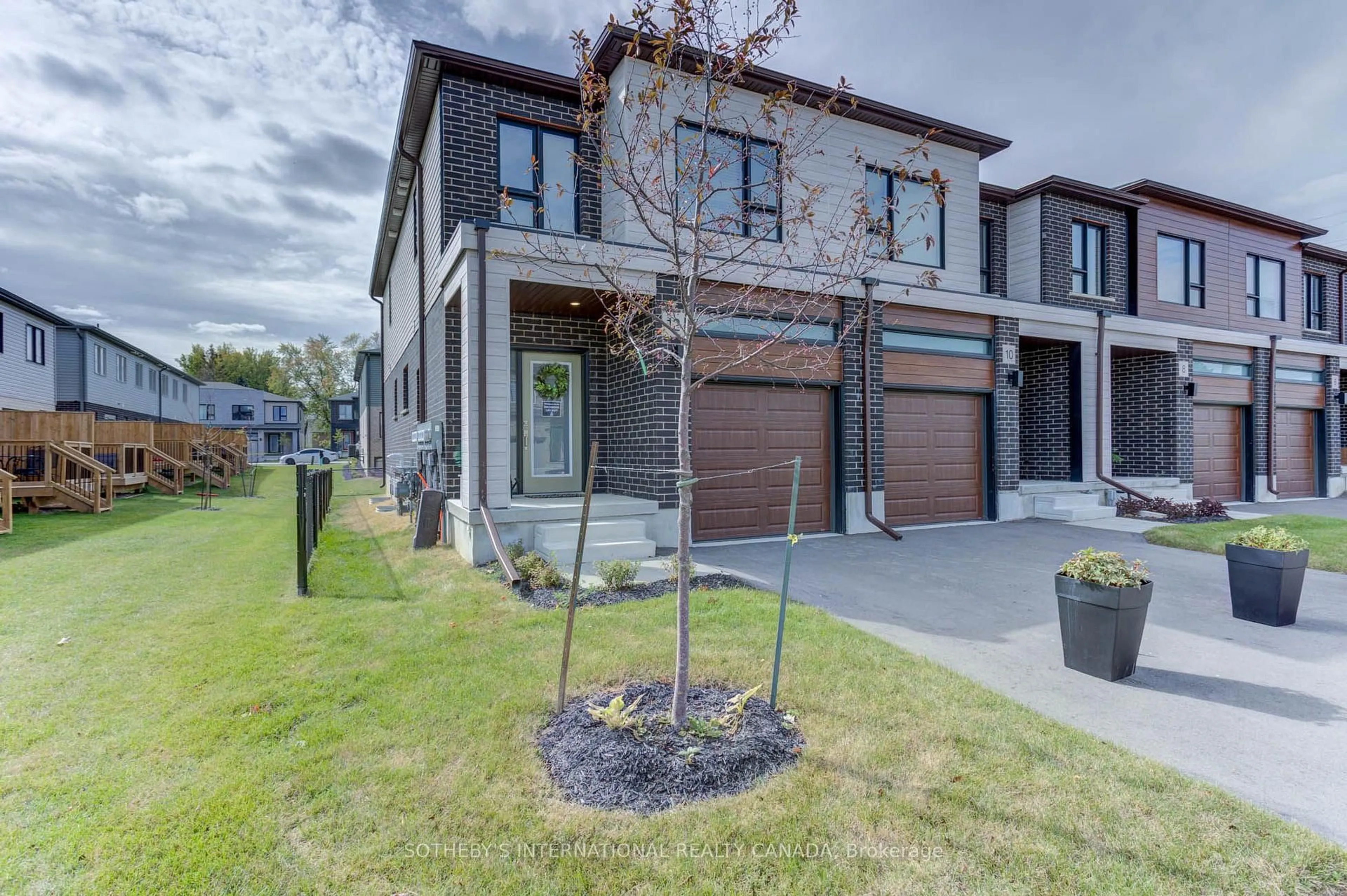 Home with brick exterior material, street for 72 Bur Oak Common #79Q, Cambridge Ontario N1S 0G3