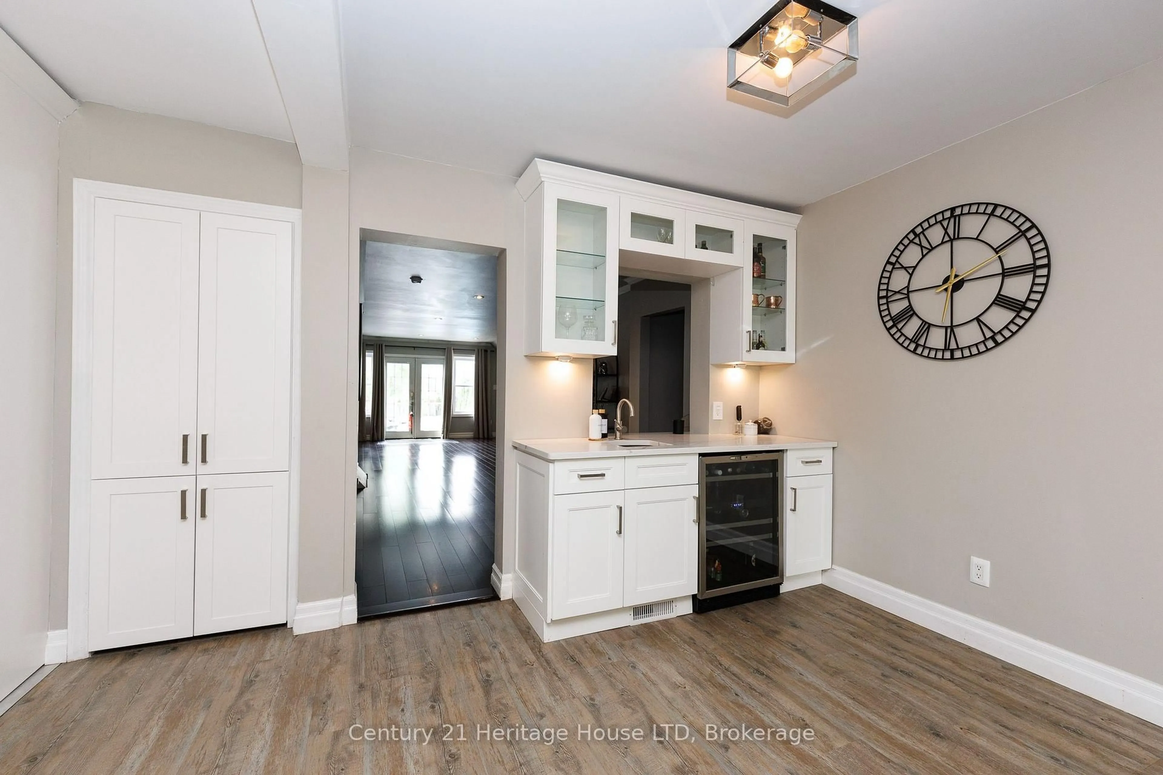 Open concept kitchen, unknown for 6021 Montrose Rd, Niagara Falls Ontario L2H 1L4